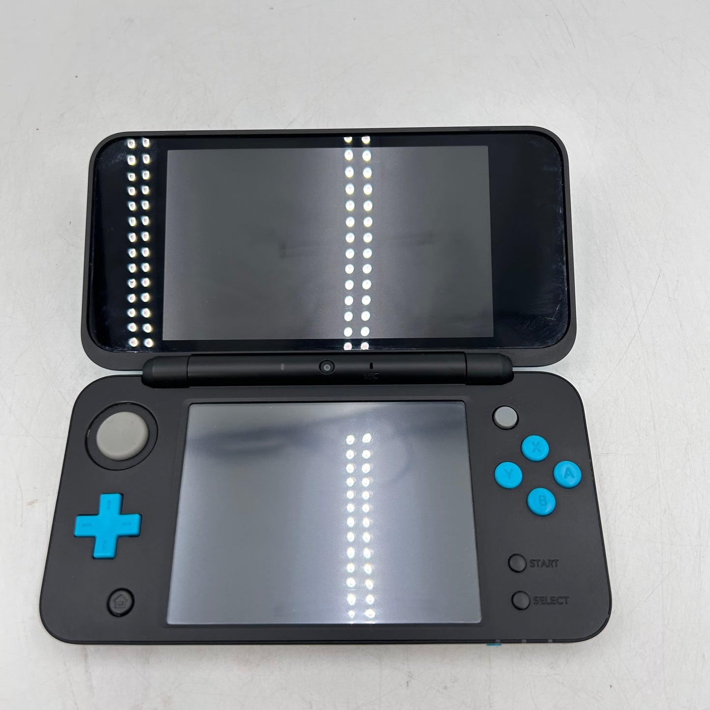 New Nintendo 2DS XL Handheld Game Console JAN-001 Black/Turquoise