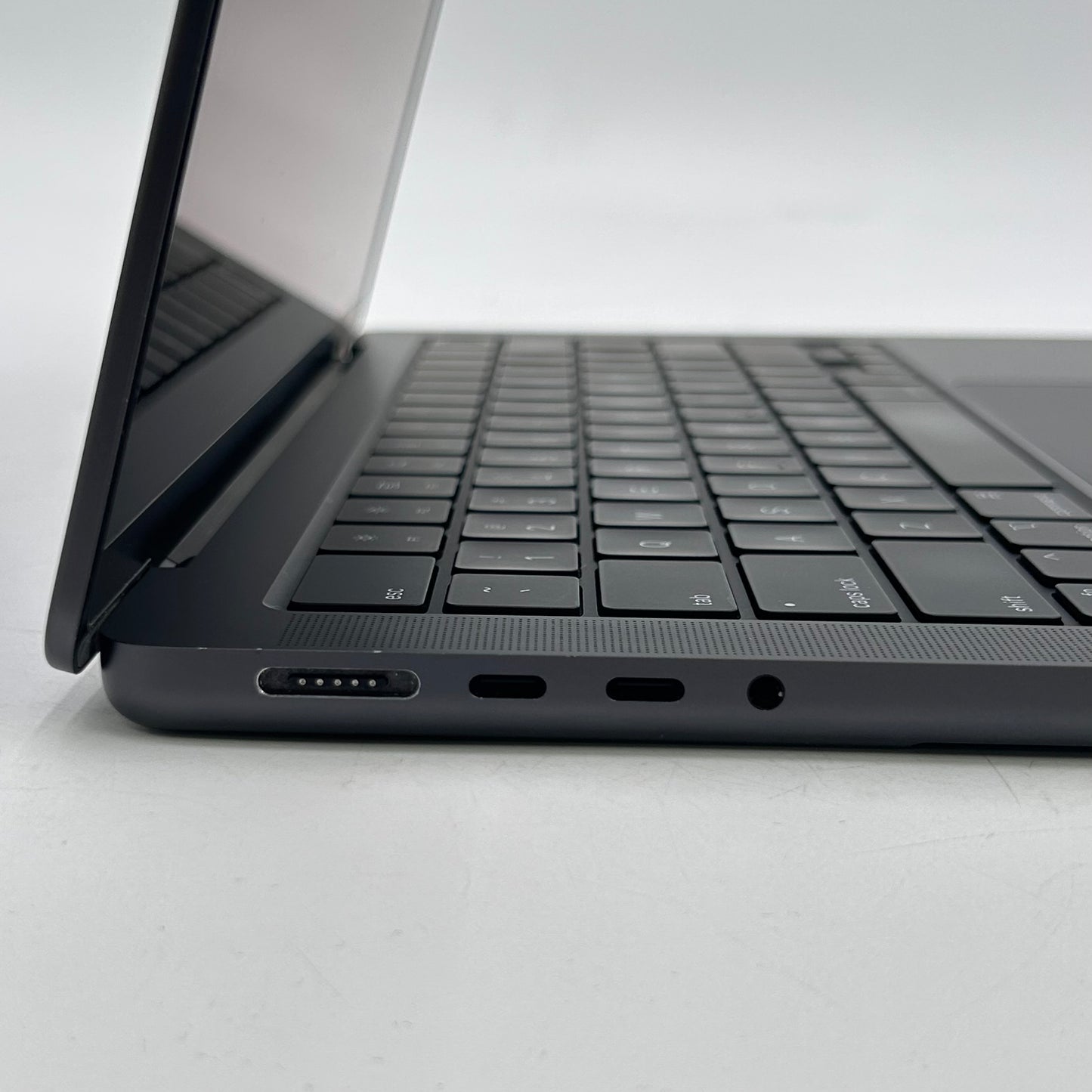 2023 Apple MacBook Pro 14" M3 Pro 14C GPU 4.0GHz 18GB RAM 512GB SSD A2992