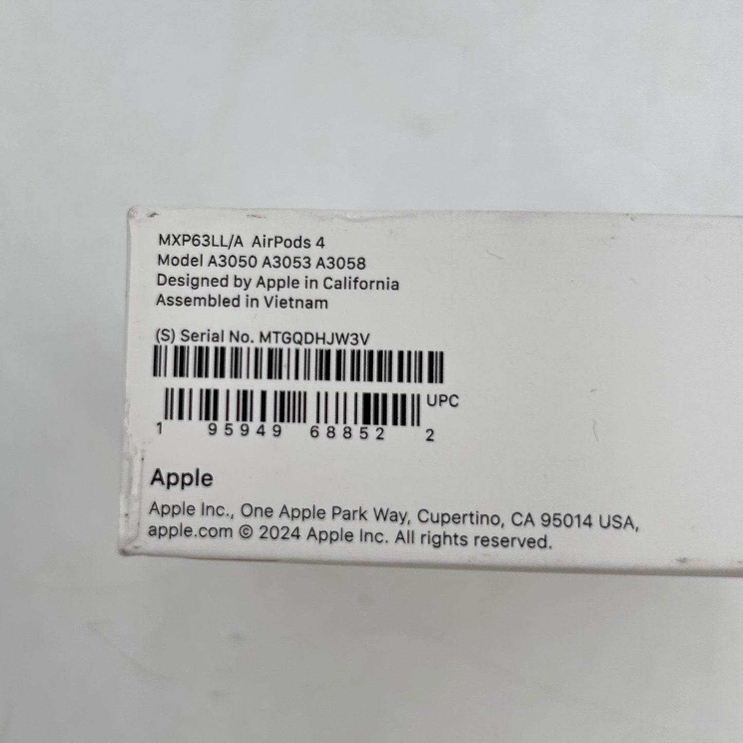 New Apple AirPods 4th Gen with Charging Case A3050 A3053 A3058 MXP63LL/A
