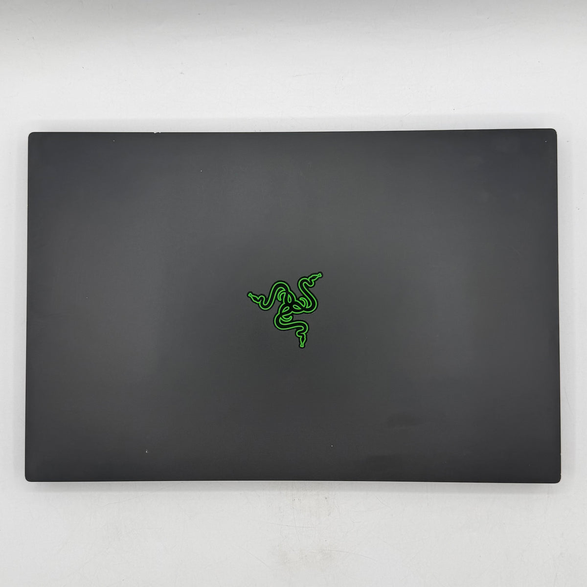 Razer Blade 15 Base RZ09-0328 15.6 i7-10750H 16GB RAM 512GB SSD GeForce RTX 2060