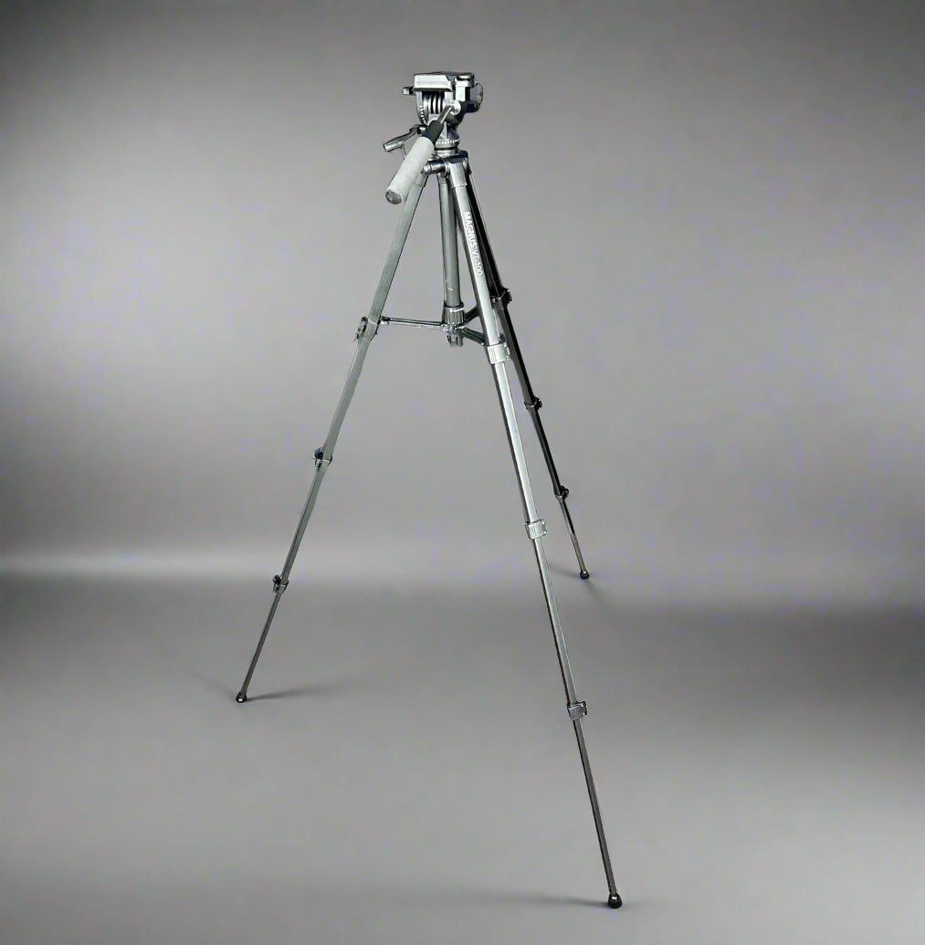 Magnus VT-100  Tripod System with 2-Way Pan Head VT100
