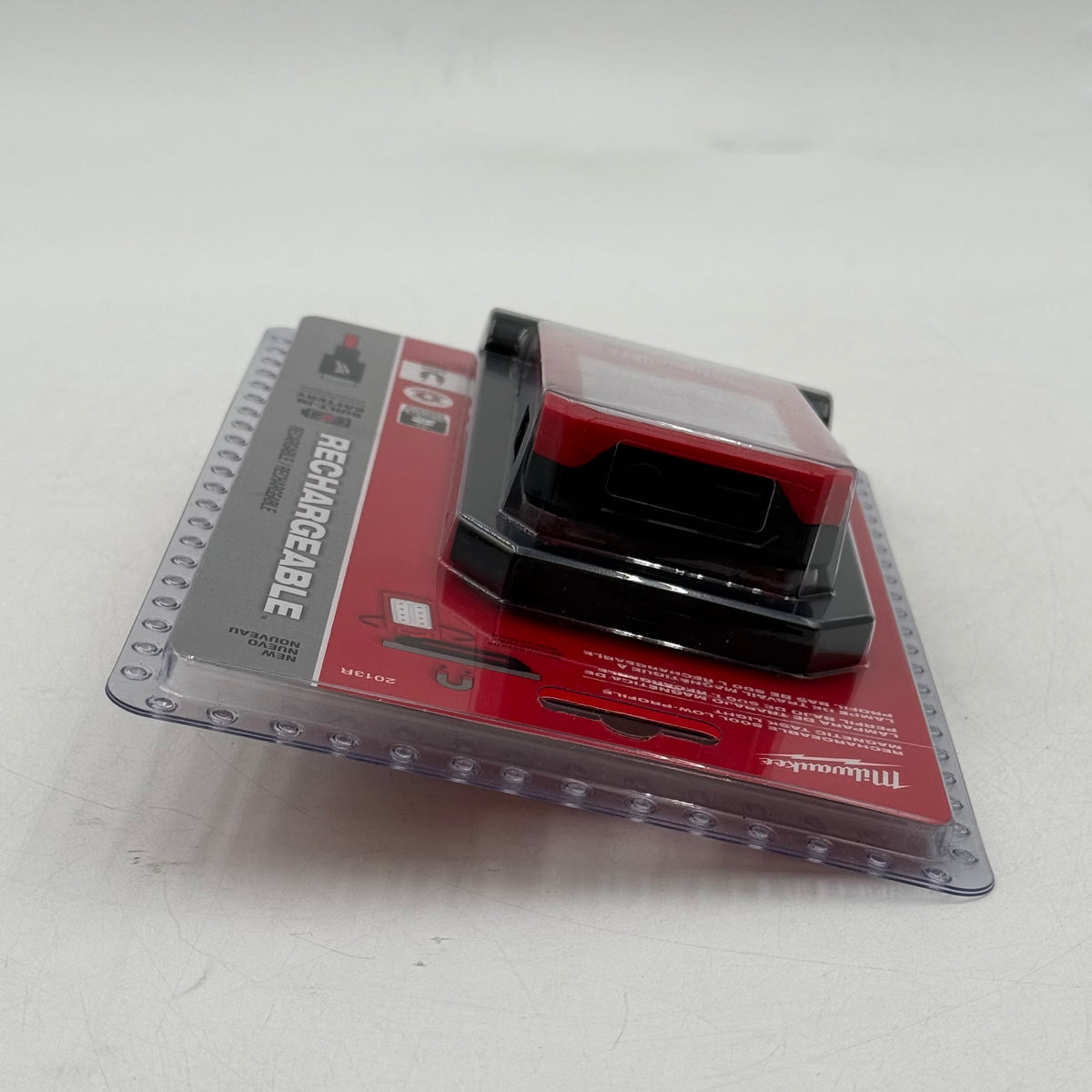 New Milwaukee 2013R 4V Rechargeable 500L Low Profile Magnetic Task Light