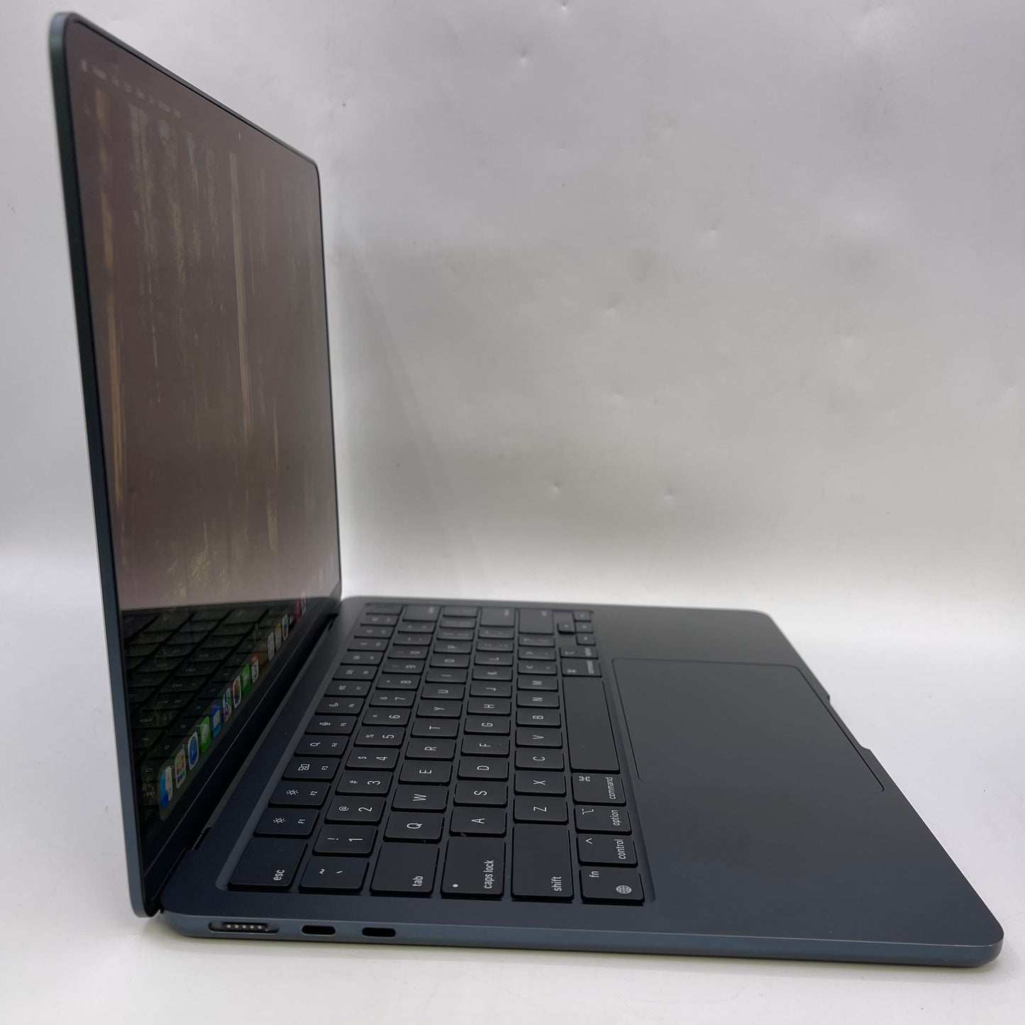 2024 Apple MacBook Air 13.6" M3 8C GPU 16GB RAM 256GB SSD A3113