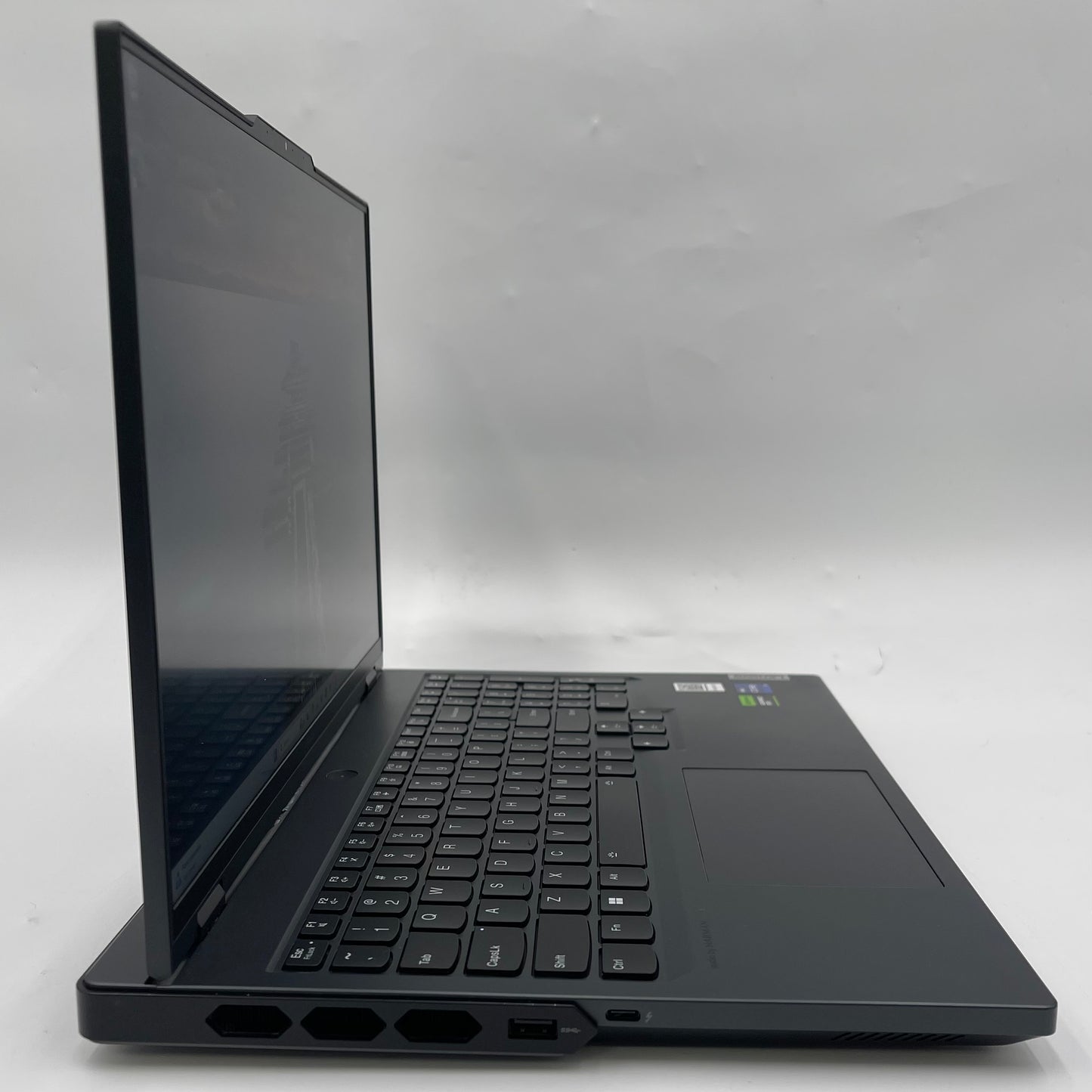 Lenovo LEGION PRO 7 16" i9-13900HX 2.2GHz 32GB RAM 1TB GeForce RTX 4080 Hard Press Keyboard