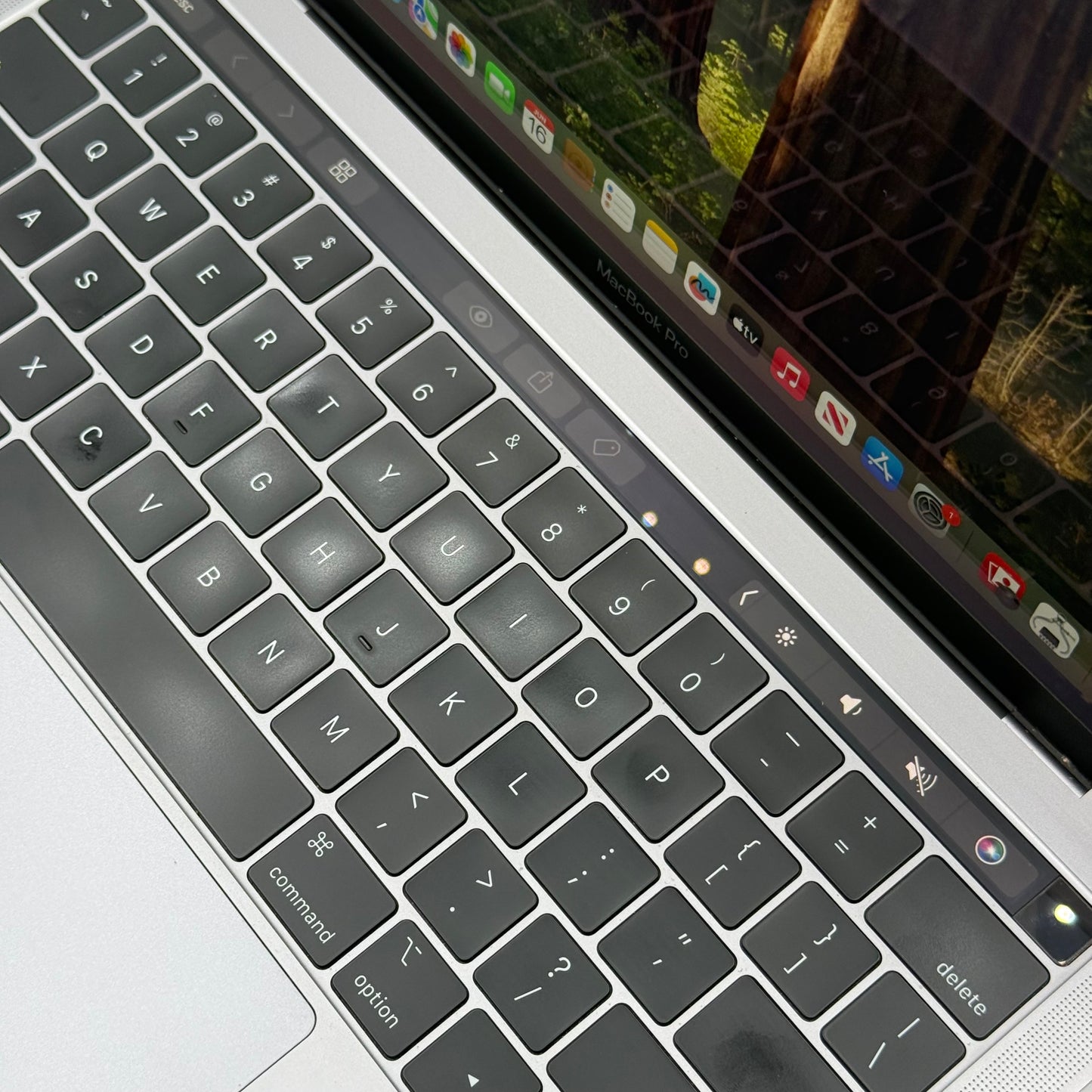 2019 Apple MacBook Pro 13.3" i7 2.8GHz 16GB RAM 512GB SSD Space Gray A1989