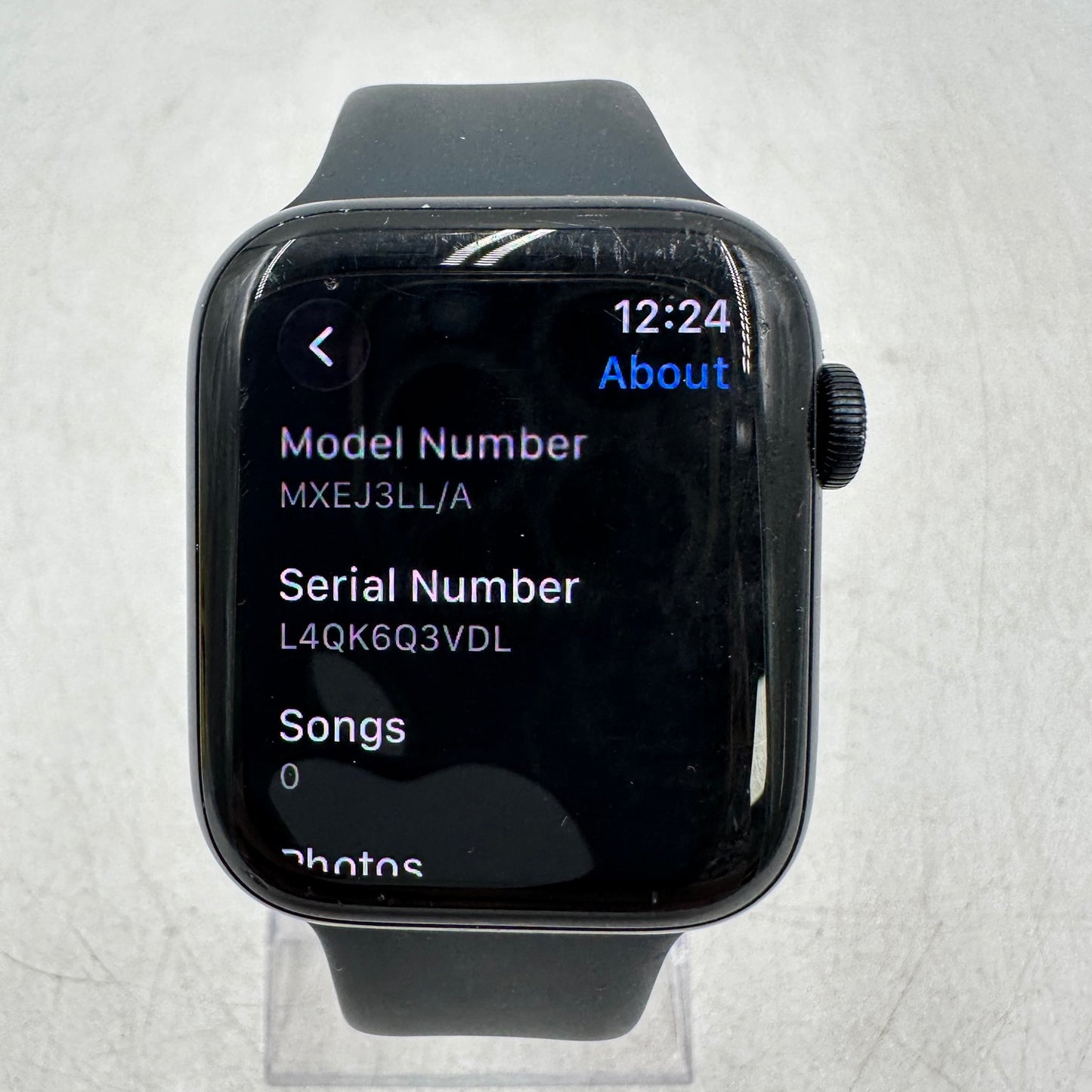 GPS Only Apple Watch SE 2nd Gen 44MM Black Aluminum Black Sport Band A2723