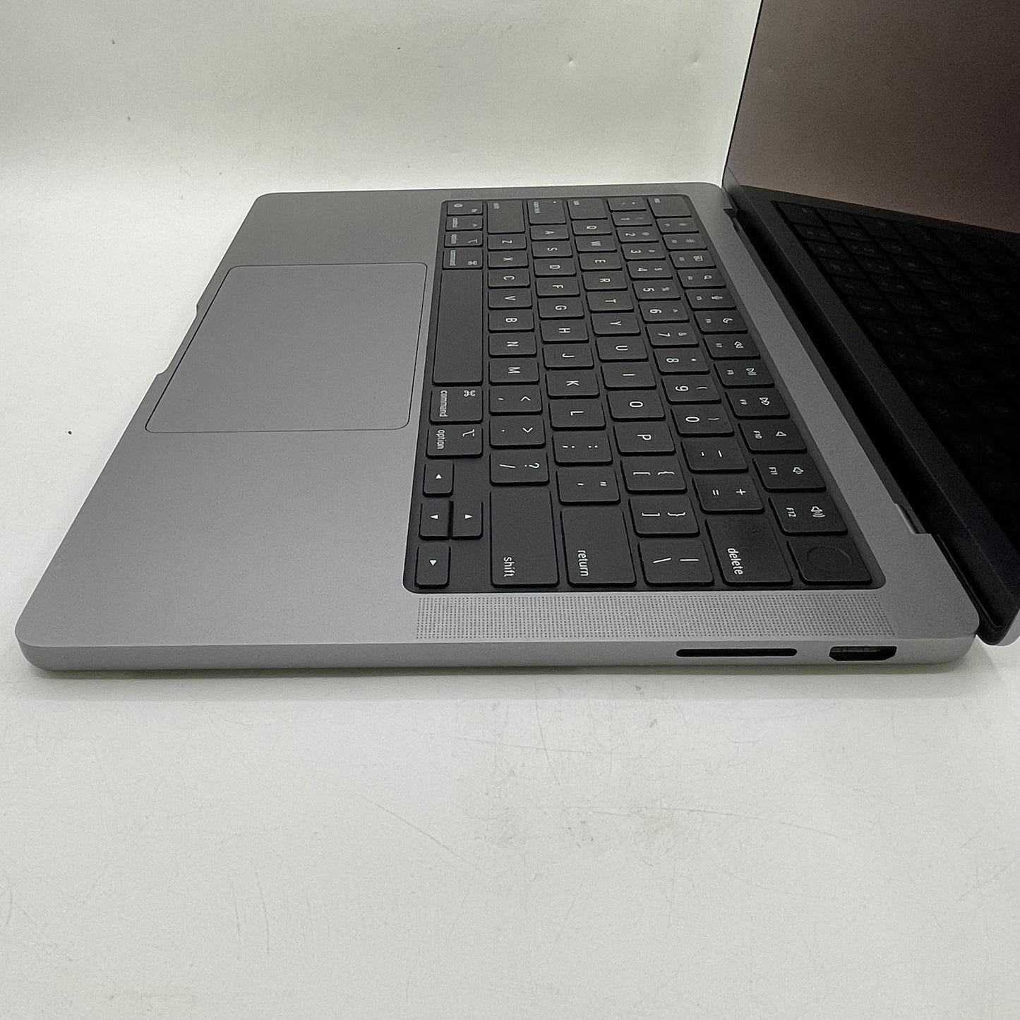 Broken 2024 Apple MacBook Pro M3 8C GPU 16GB RAM 512GB SSD A2918 Read