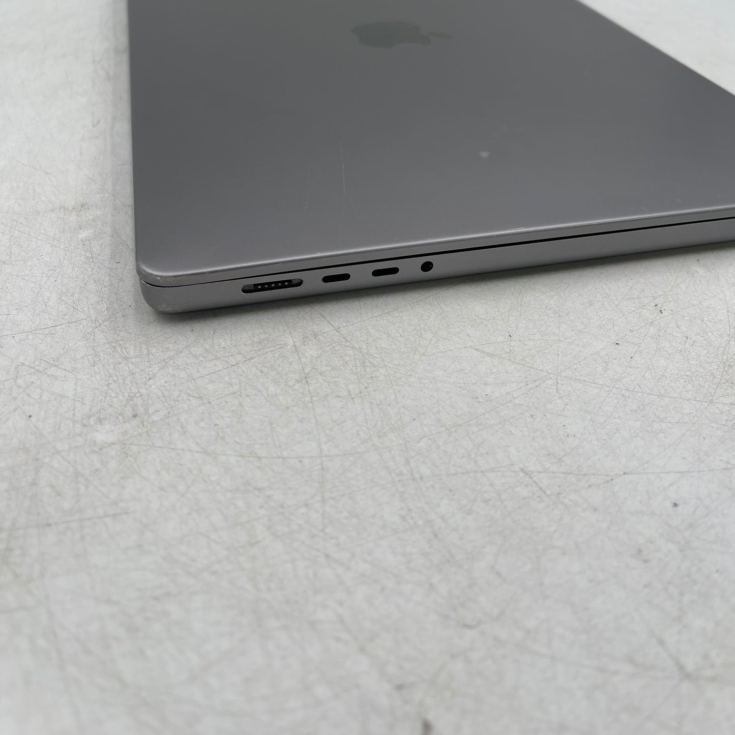 2021 Apple MacBook Pro 16" M1 Pro 16C GPU 3.2GHz 16GB RAM 512GB SSD A2485