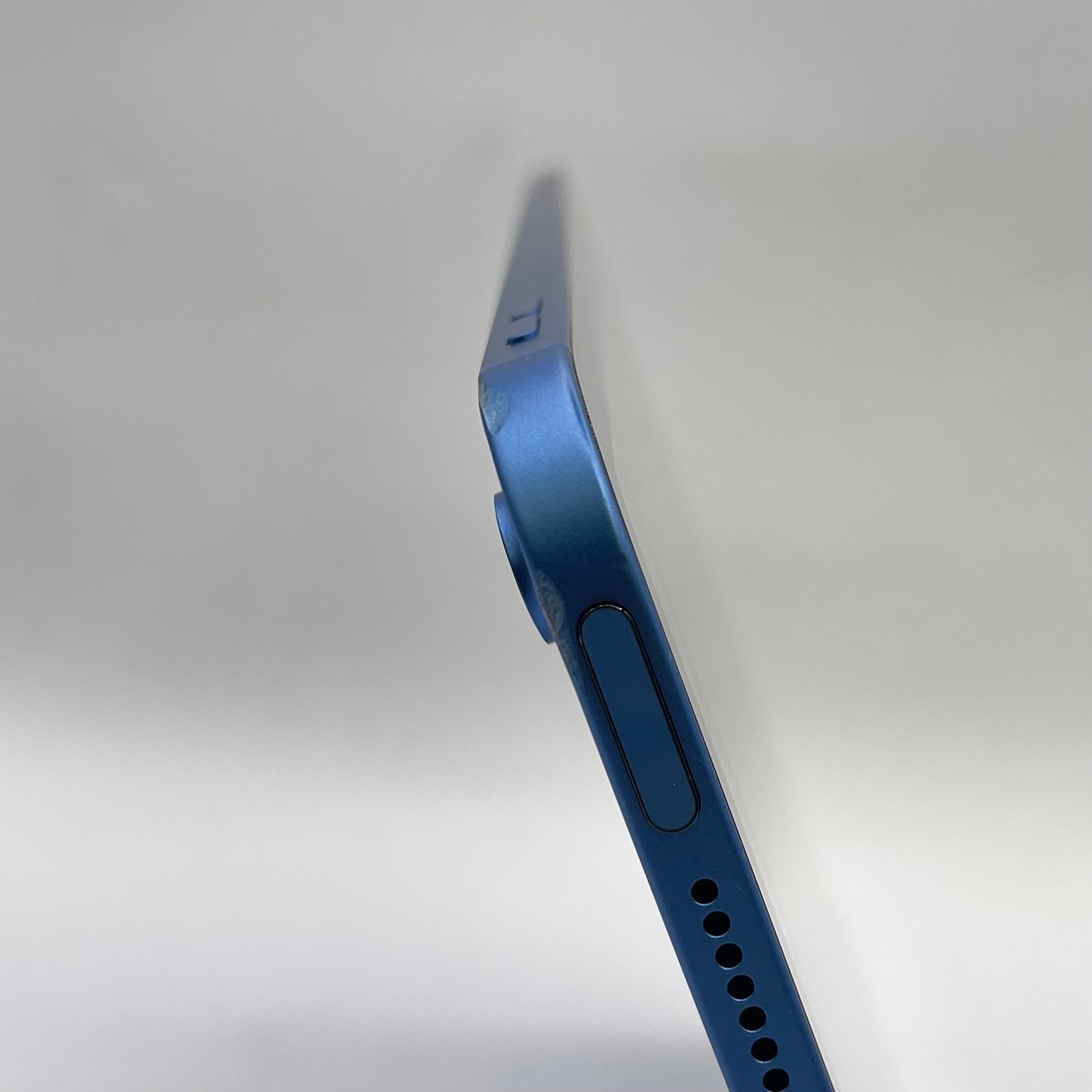 Unlocked Apple iPad 11" (A16) 128GB Blue MD7G4LL/A