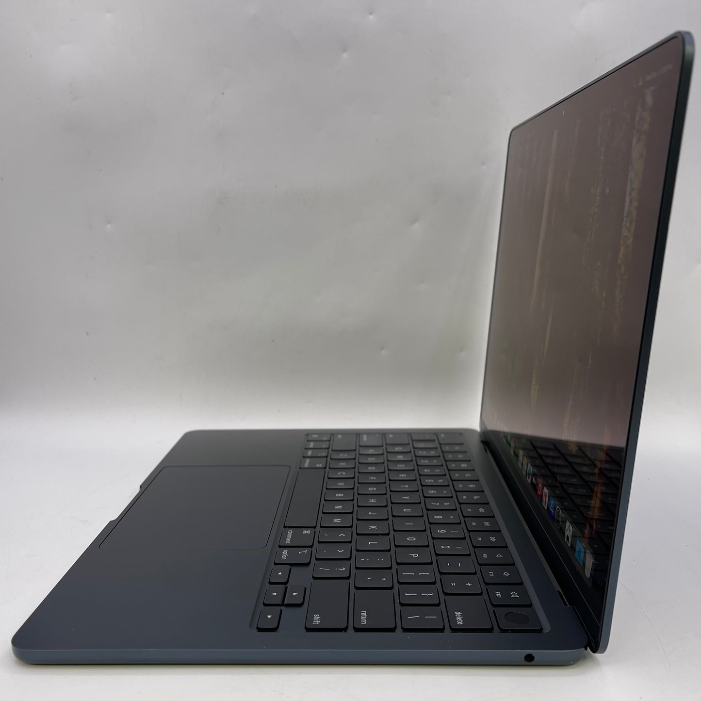 2024 Apple MacBook Air 13.6" M3 8C GPU 16GB RAM 256GB SSD A3113