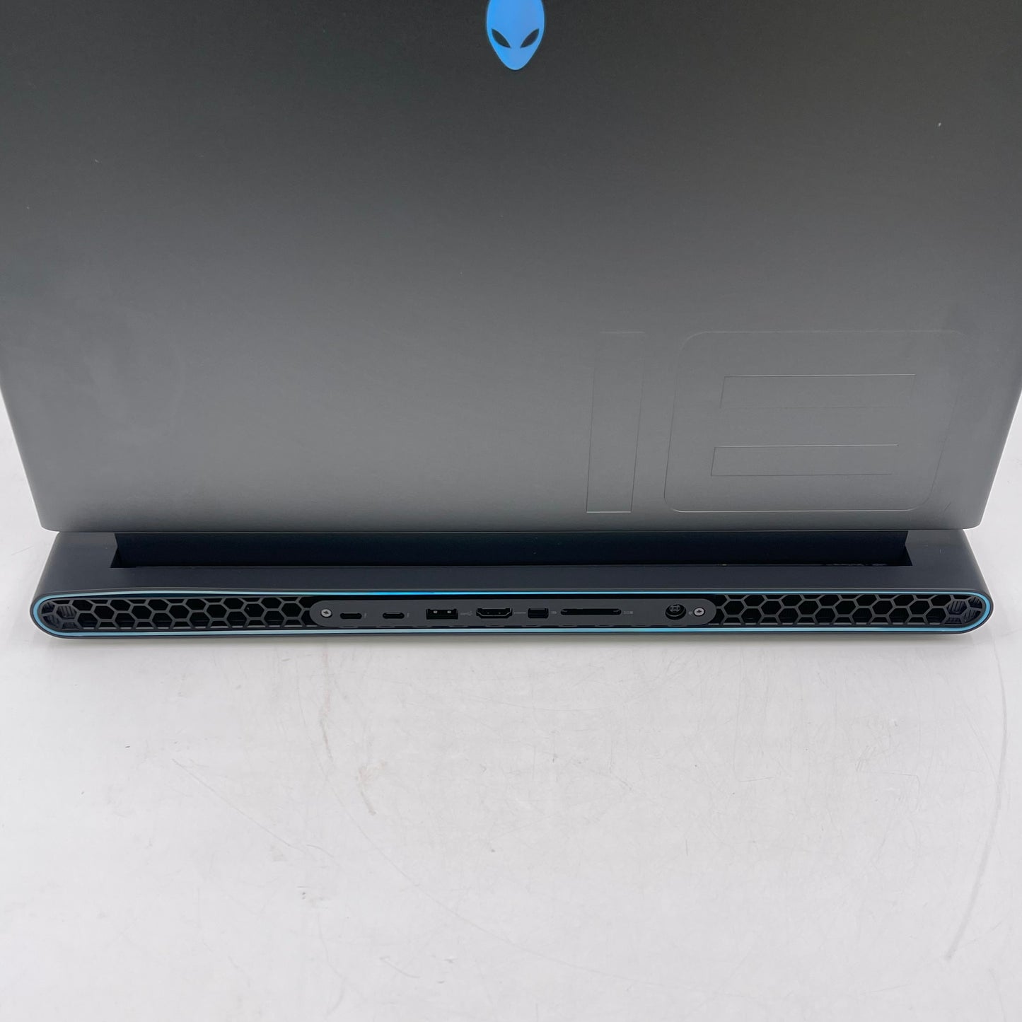 Alienware M18 R1 18" i9-13980HX 2.2GHz 64GB RAM 8TB SSD GeForce RTX 4090 Read