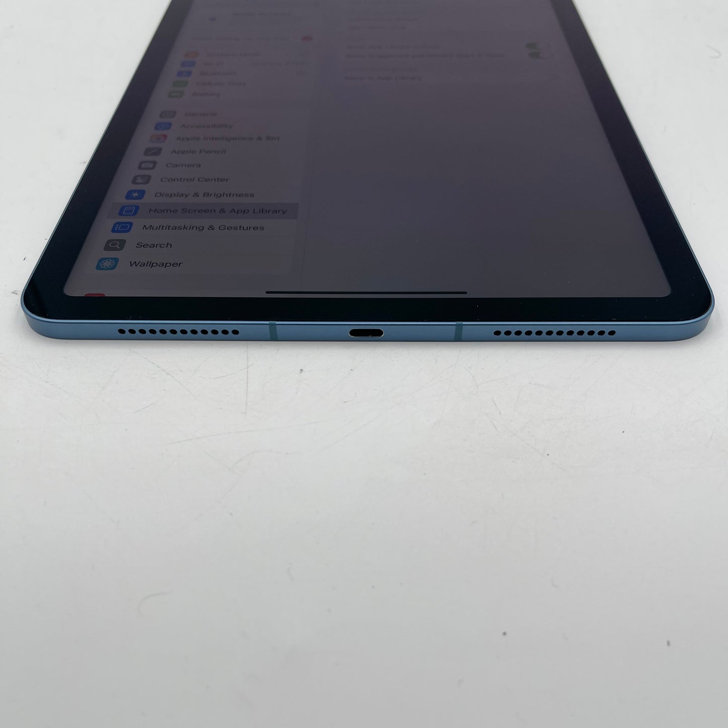 Unlocked Apple iPad Air 5th Gen 256GB Blue MM733LL/A