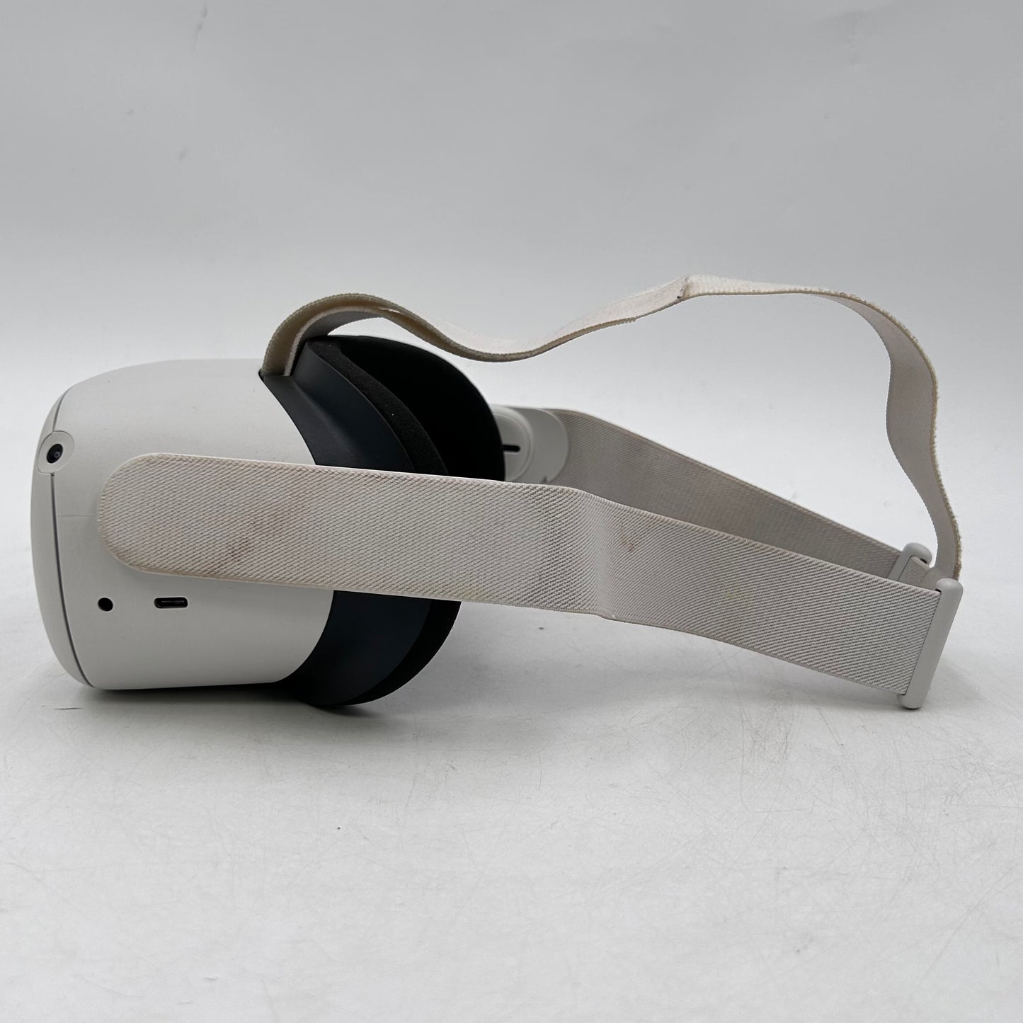 Oculus Quest 2 128GB Standalone All-in-One VR Headset KW49CM