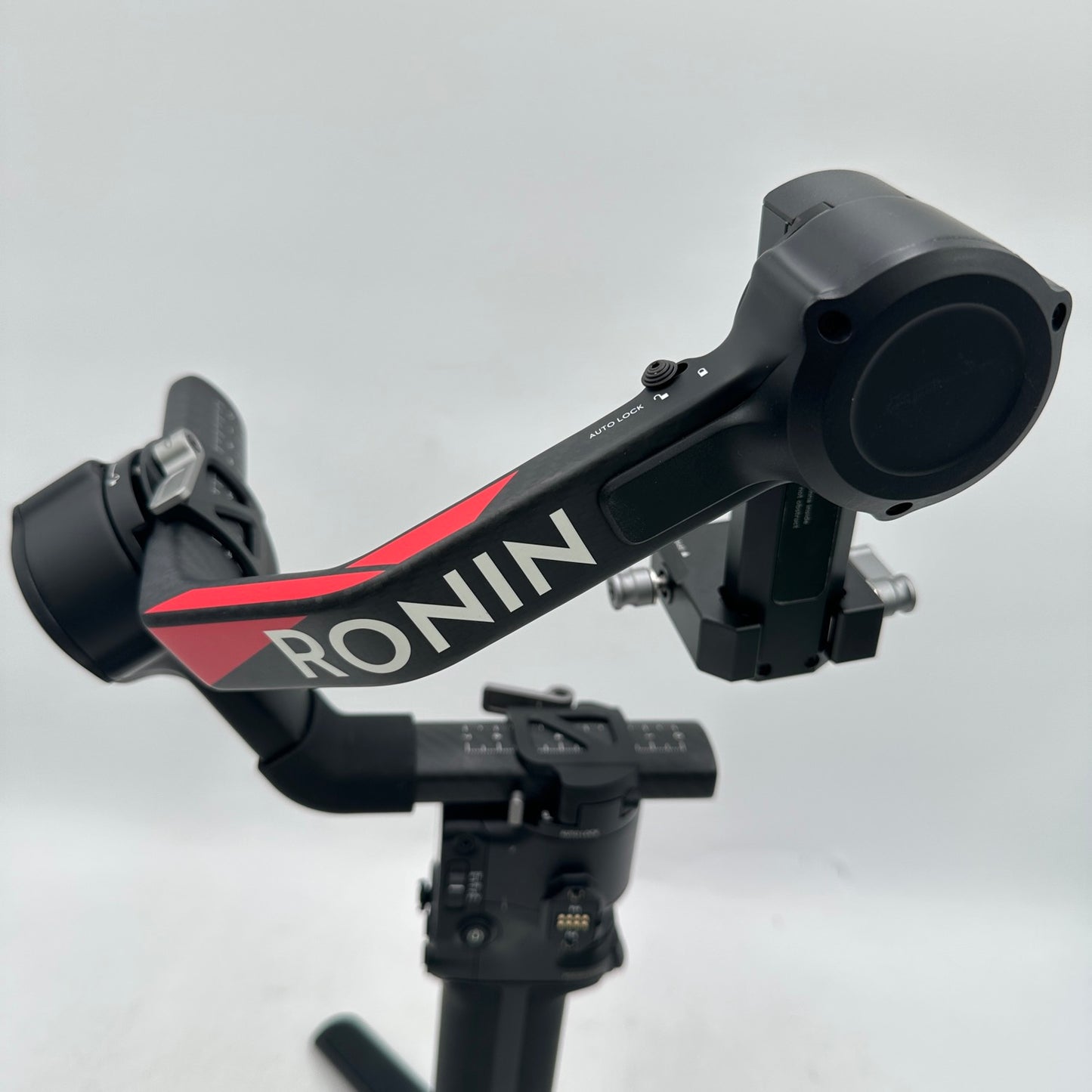 DJI RS 4 PRO Combo  3-Axis Gimbal Stabilizer P04P