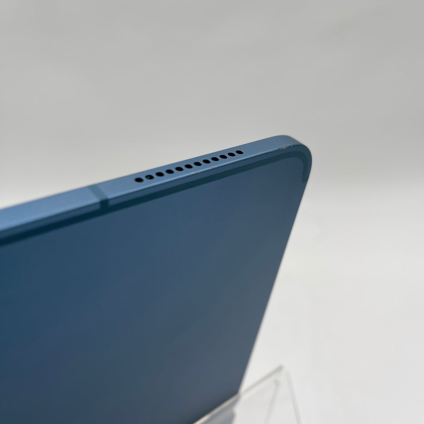 Unlocked Apple iPad Air 5th Gen 256GB Blue MM733LL/A