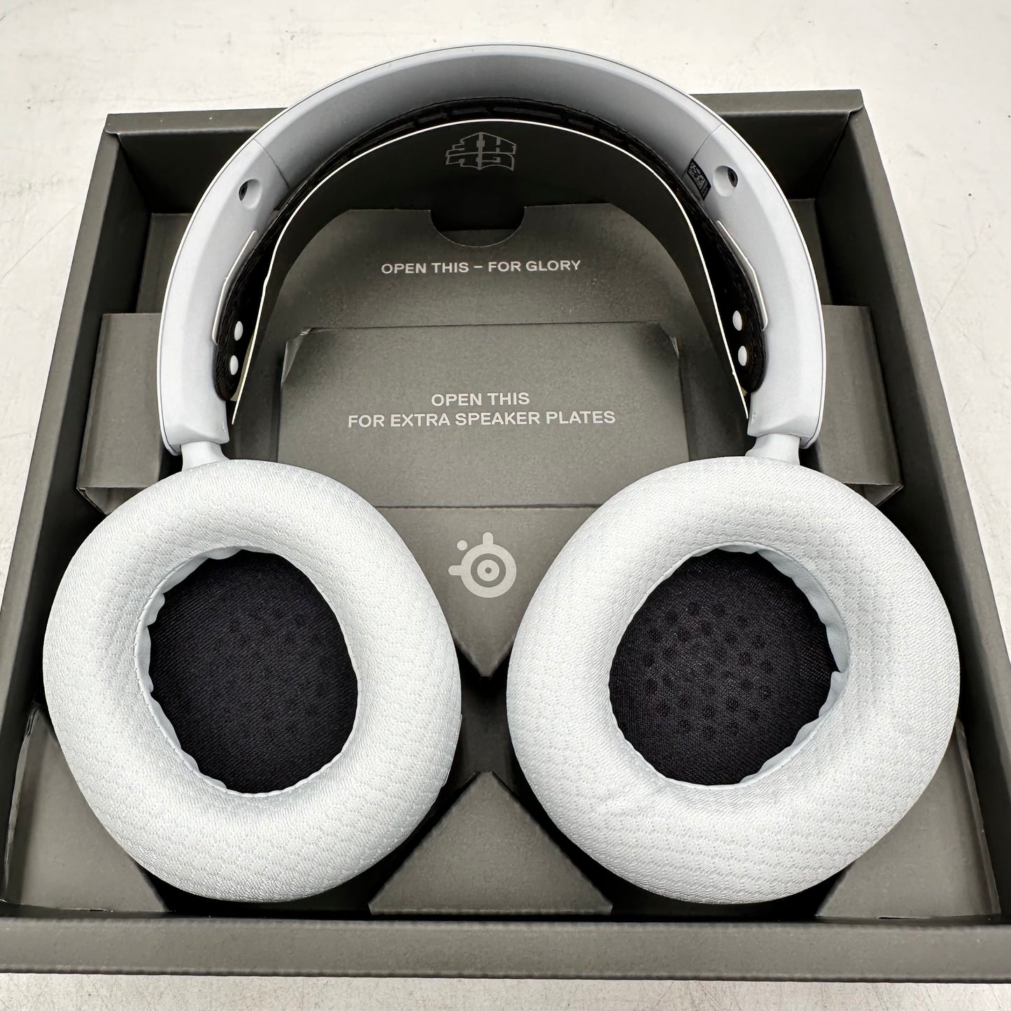 New Steelseries Arctis Nova 7P Wireless Gaming Headset+Booster Pack Bundle White 61562