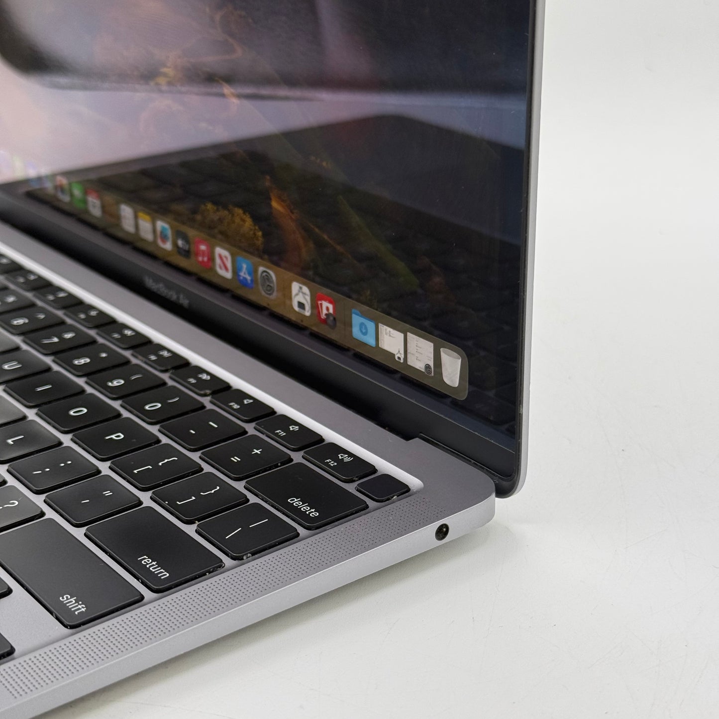 2020 Apple MacBook Air 13.3" M1 7C GPU 3.2GHz 8GB RAM 256GB SSD A2337