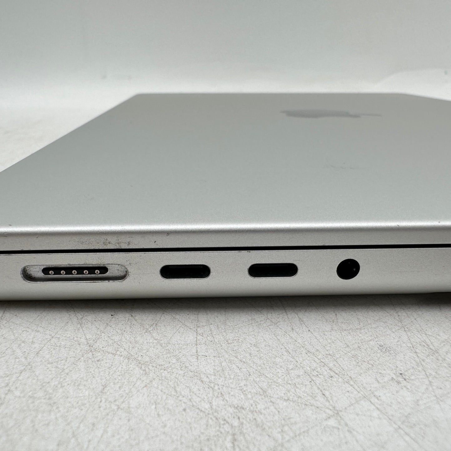Broken 2023 Apple MacBook Pro 14" M3 Max 30C GPU 4.0GHz 36GB RAM 1TB SSD  READ