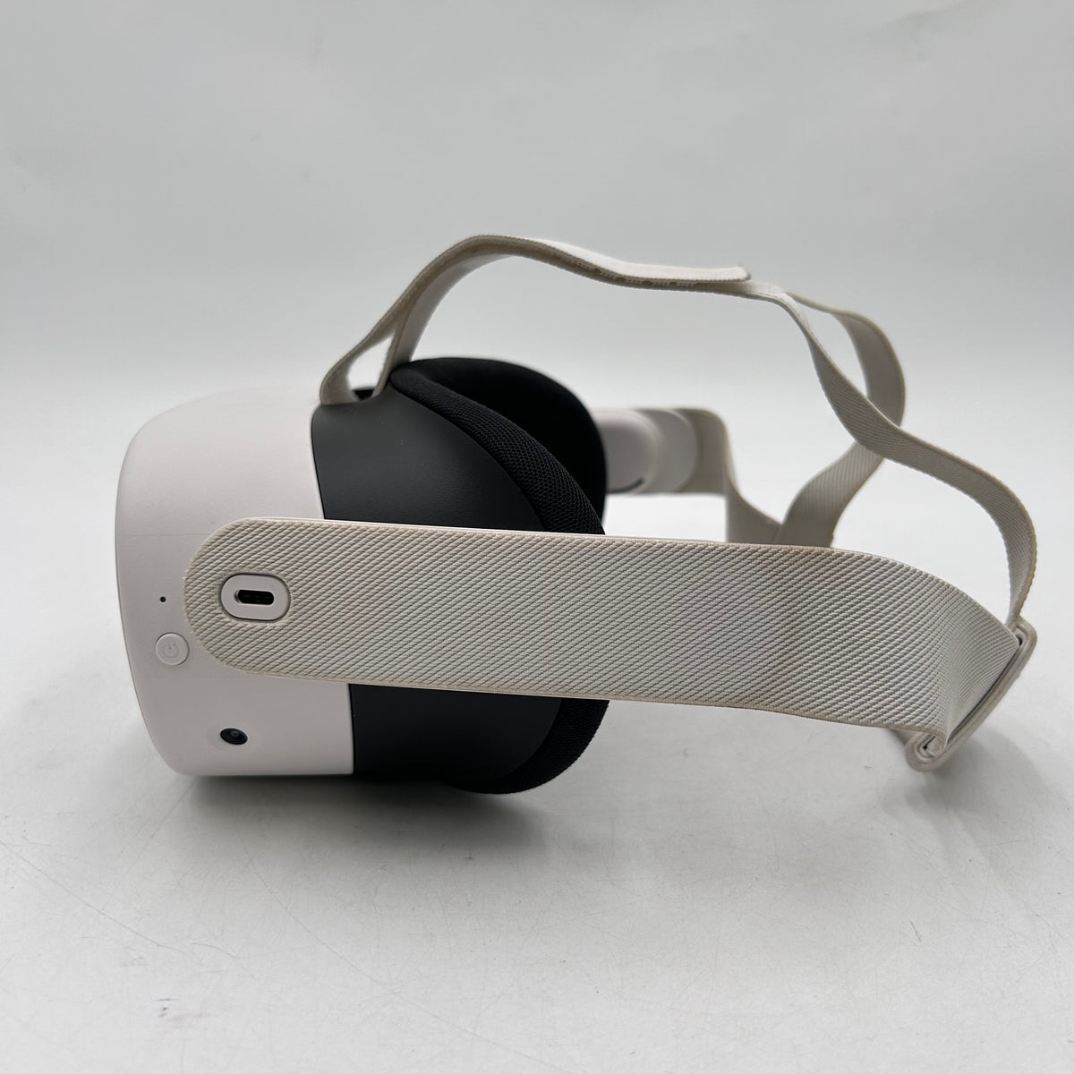 Meta Quest 3S 128GB Standalone All-in-One VR Headset P97