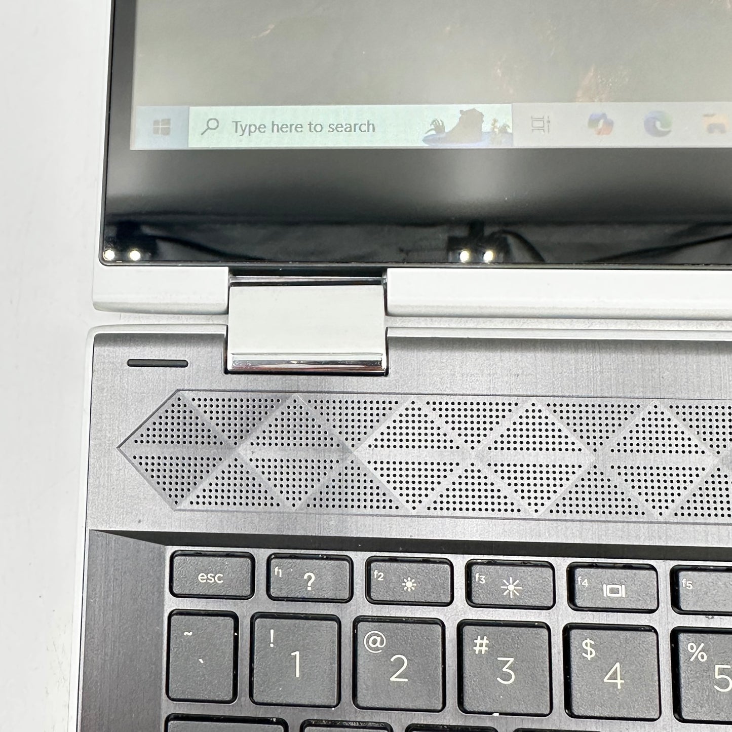 HP Pavilion x360 Convertible 14M-cd005dx i3-8130U 2.2GHz 8GB RAM 256GB HDD READ