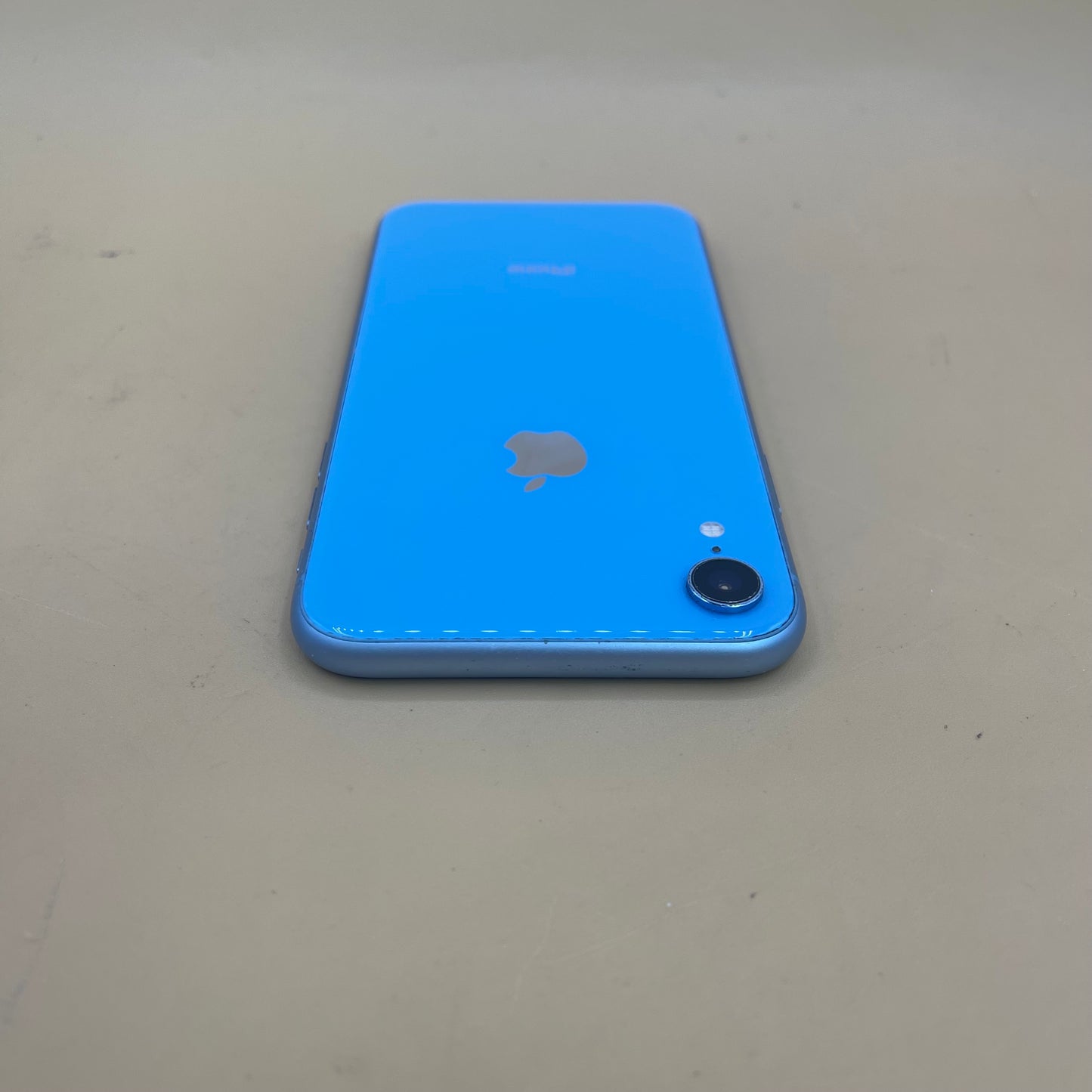 Broken Unlocked Apple iPhone XR 64GB 18.3.1 A1984