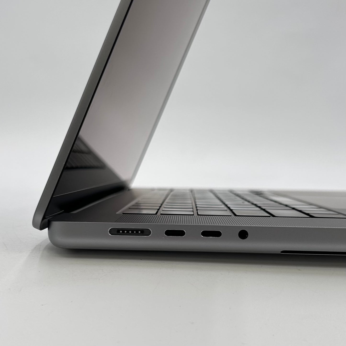 2021 Apple MacBook Pro 16" M1 Pro 16C GPU 3.2GHz 16GB RAM 512GB SSD A2485