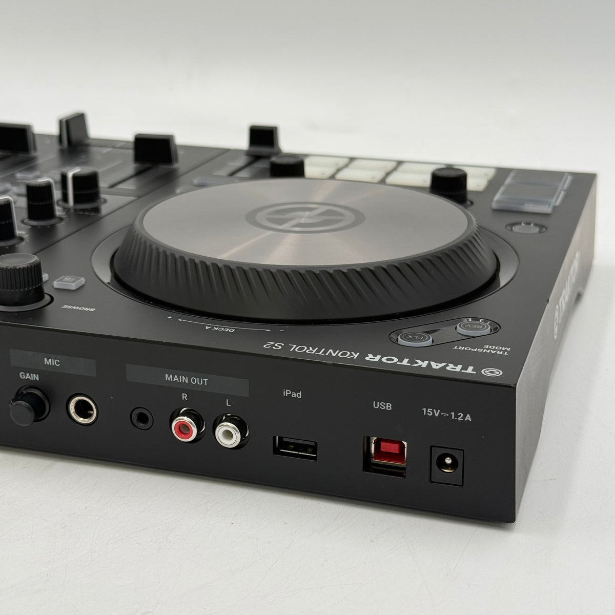 Native Instruments Traktor Kontrol S2 MK3 2-Channel USB DJ Controller