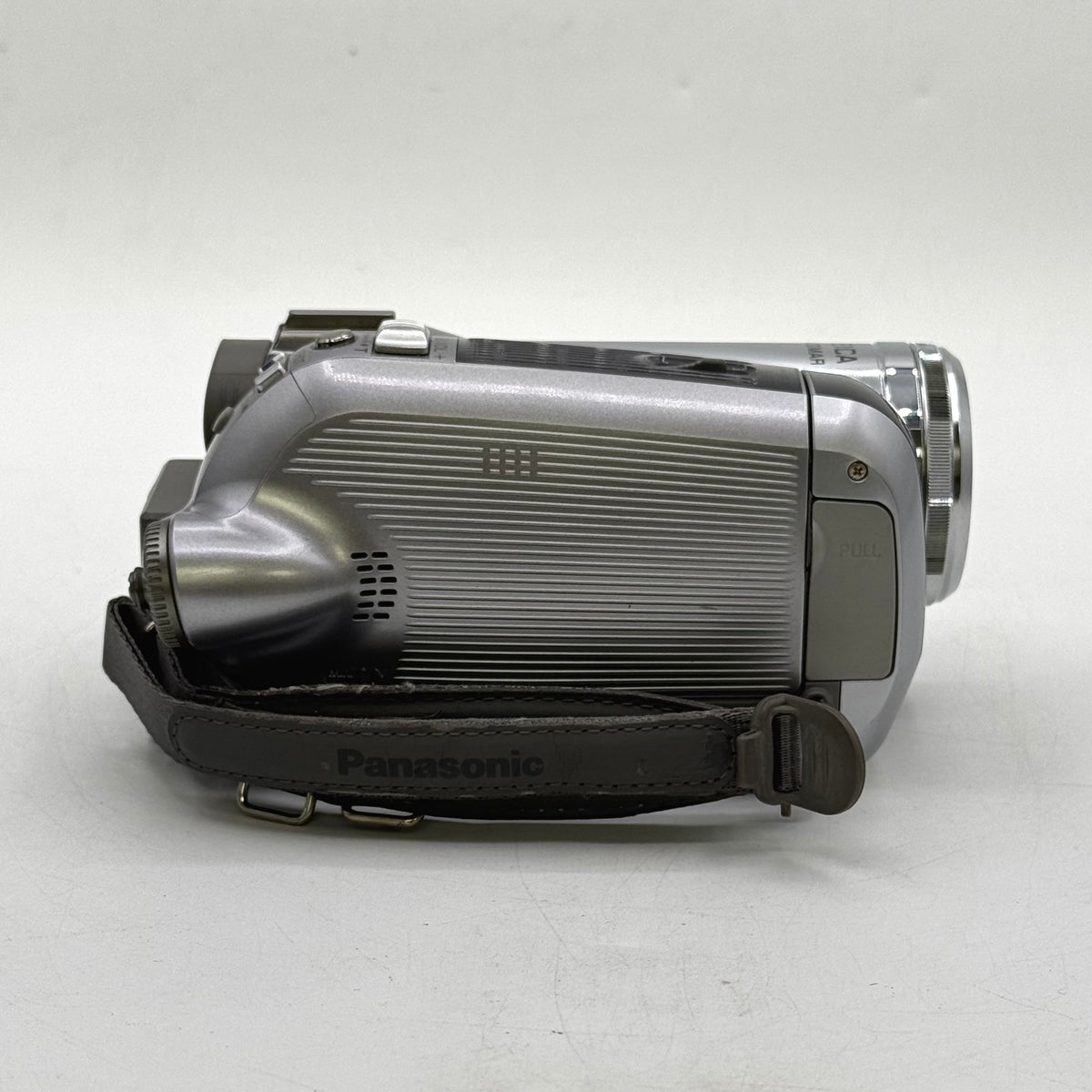 Panasonic 3CCD Optical Image Stabilizer MiniDV Digital Camcorder PV-GS300
