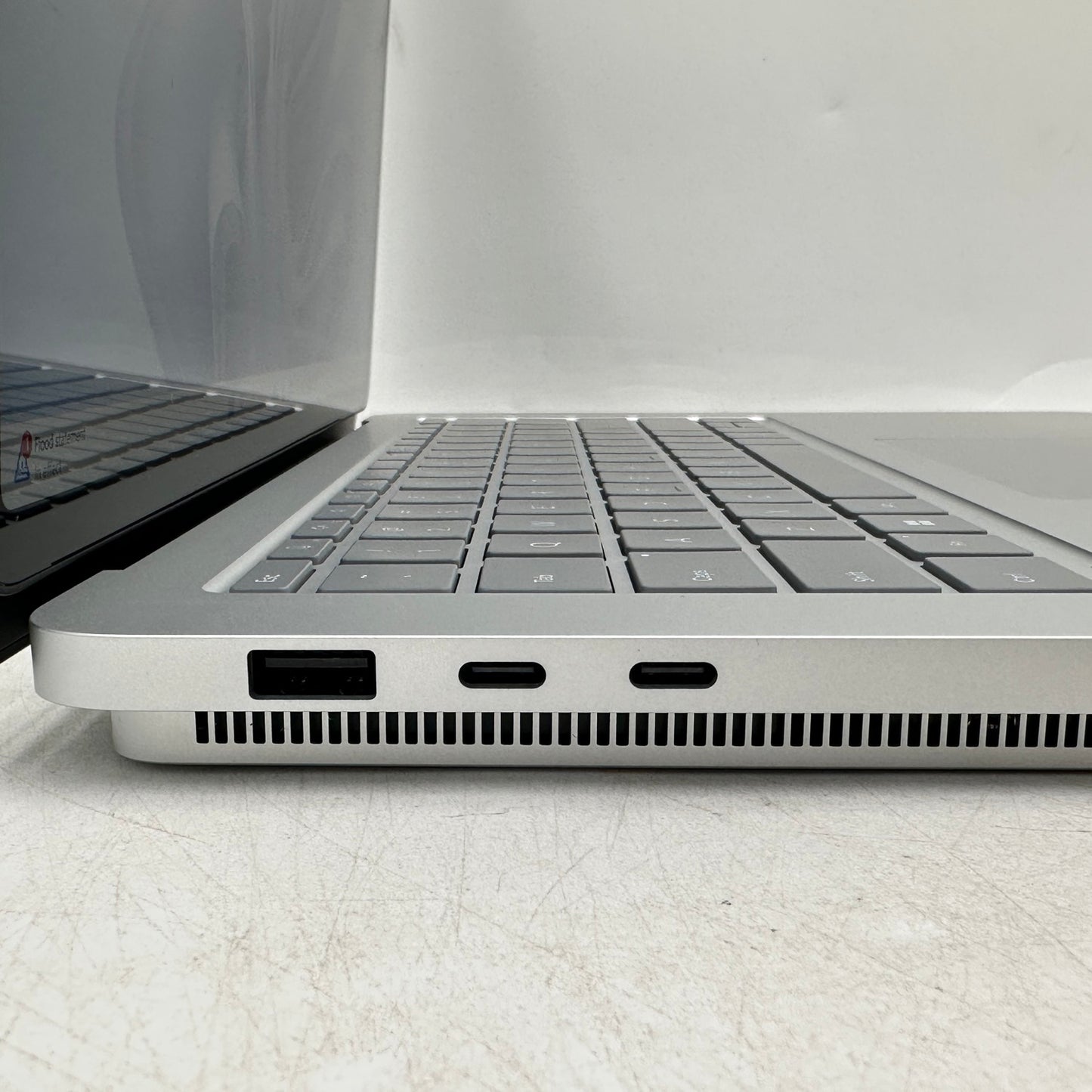 Microsoft Surface Laptop Studio 2 2029 14.4" i7-13800H 32GB RAM 1TB SSD RTX 4050
