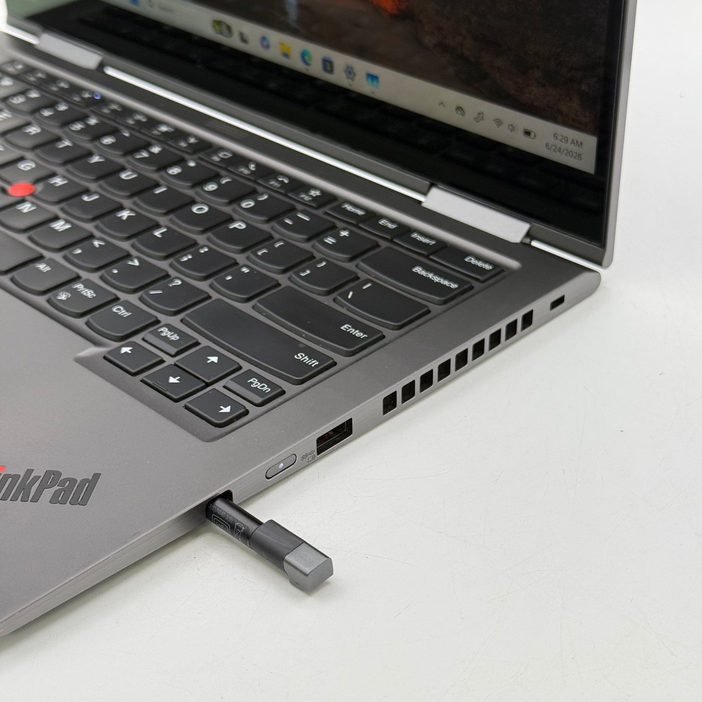 Lenovo ThinkPad X1 Yoga Gen 5 20UCS28300 14" i7-10610U 2.3GHz 16GB RAM 512GB SSD