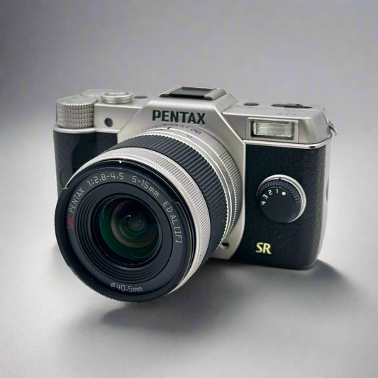 Pentax Q7 12.4MP Mirrorless Digital Camera 4243 SC w/ SMC 5-15mm Zoom Lens Kit