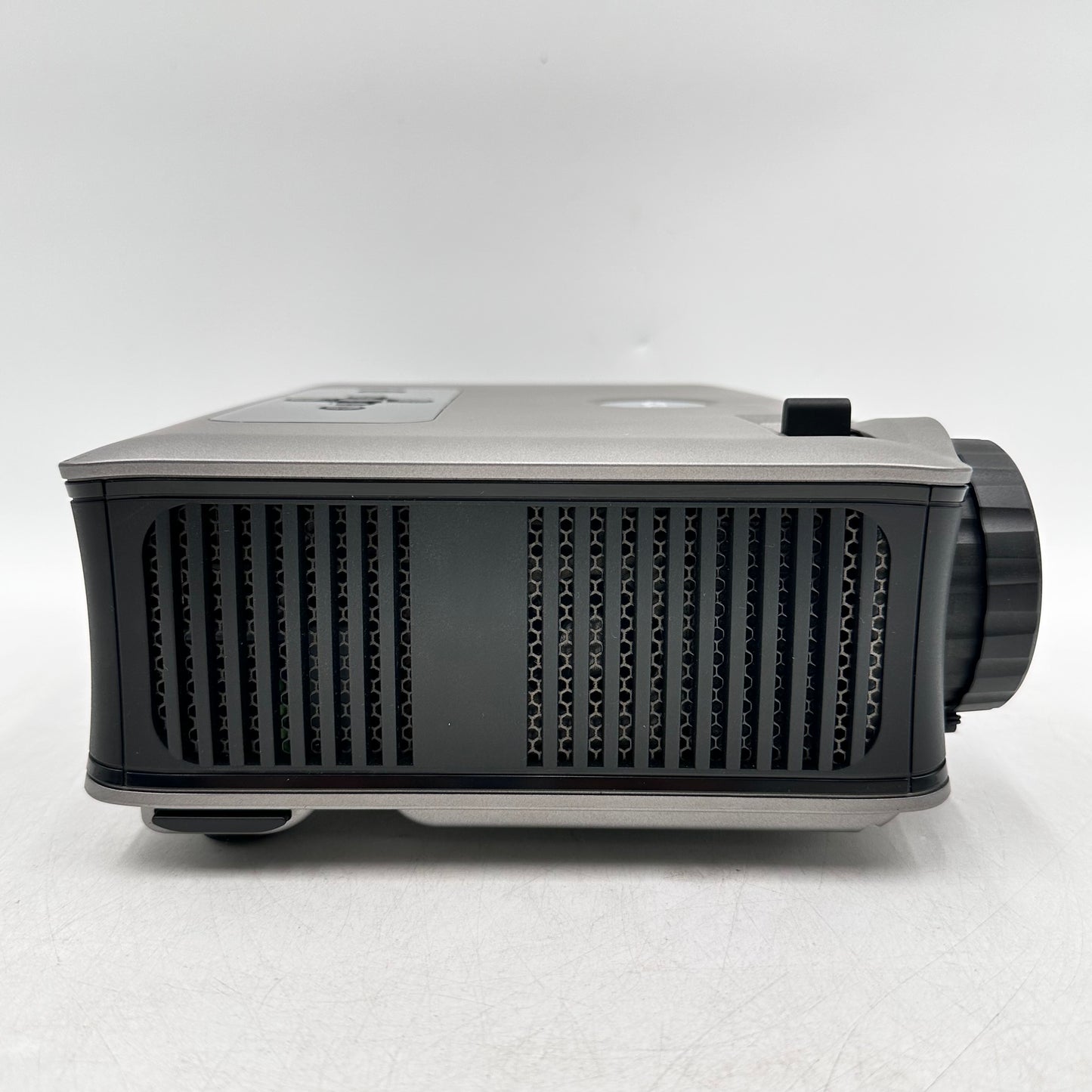 Dell 2400MP DLP Projector 3,000 Lumens HDTV XGA W/ Cables & Case