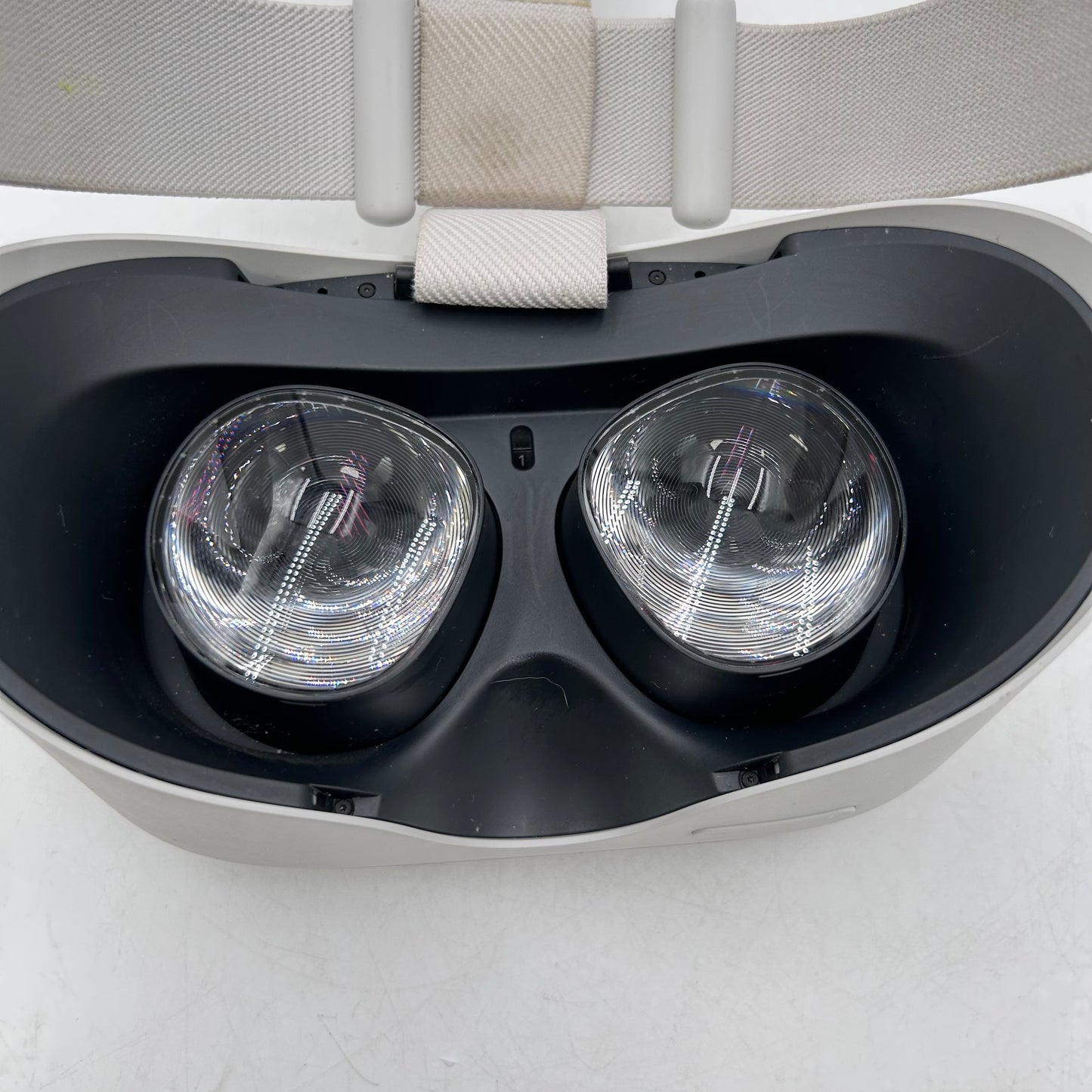 Oculus Quest 2 128GB Standalone All-in-One VR Headset KW49CM
