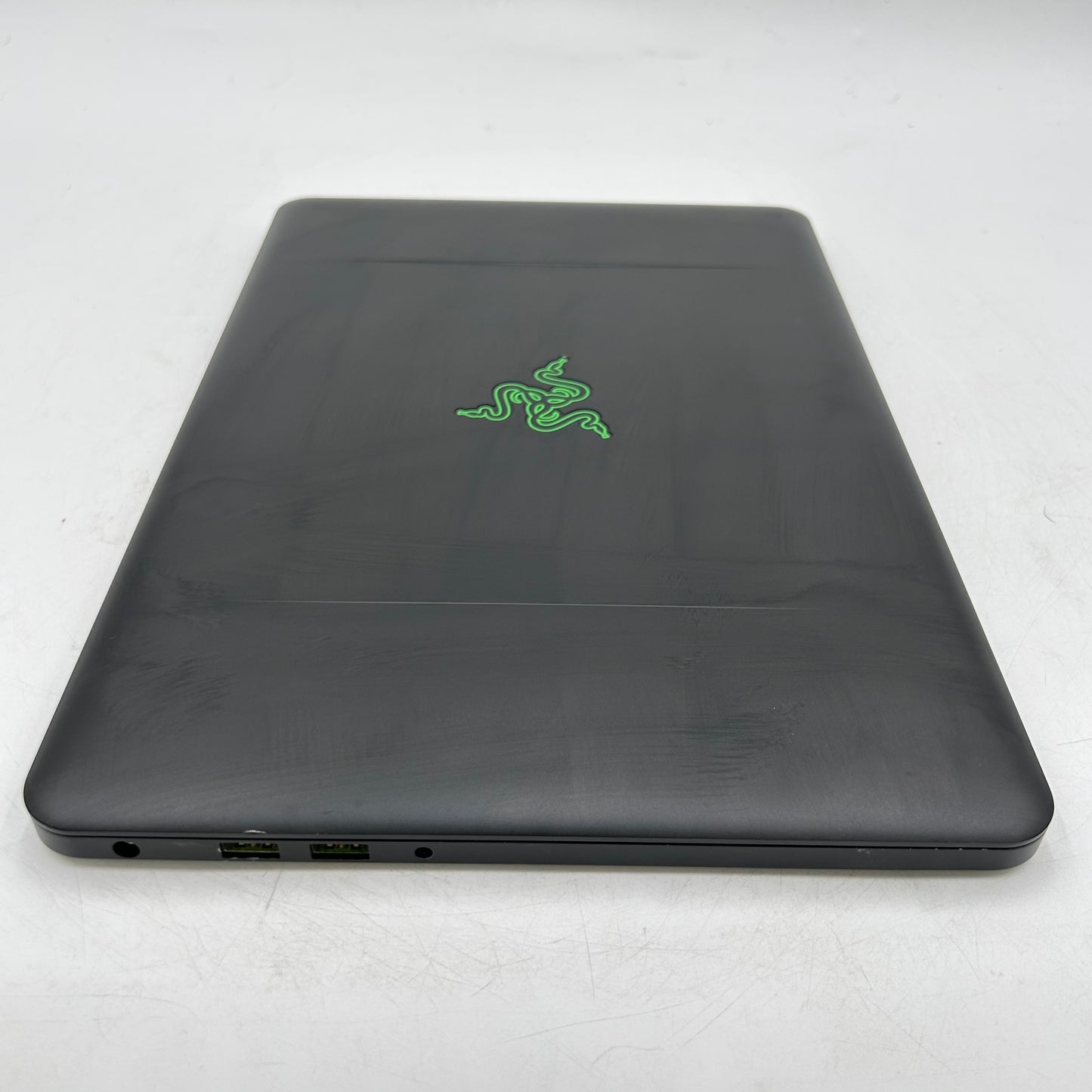 Razer Blade 14 RZ09-01953E71 14" i7-7700HQ 16GB RAM 256GB SSD GeForce GTX 1060
