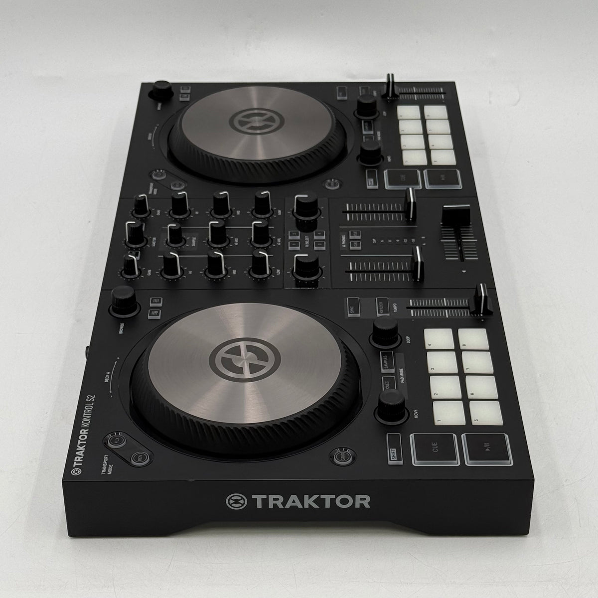 Native Instruments Traktor Kontrol S2 MK3 2-Channel USB DJ Controller