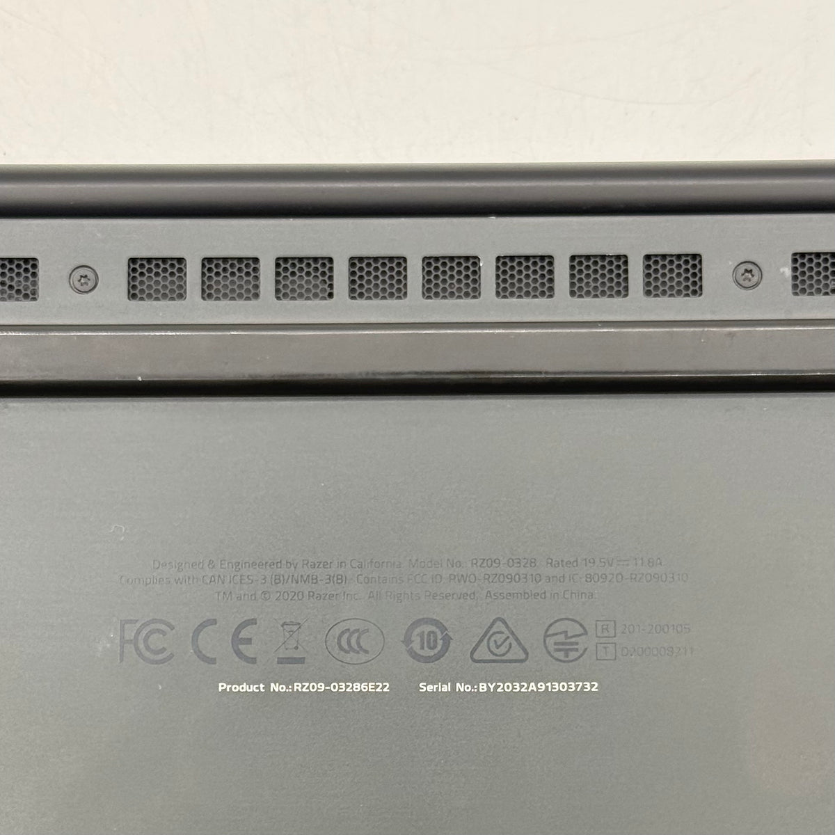 Razer Blade 15 Base RZ09-0328 15.6 i7-10750H 16GB RAM 512GB SSD GeForce RTX 2060