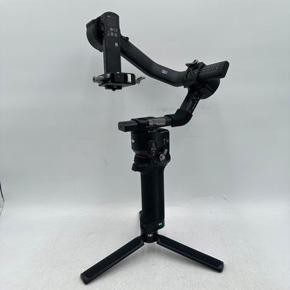 DJI RS 4 PRO Combo  3-Axis Gimbal Stabilizer P04P