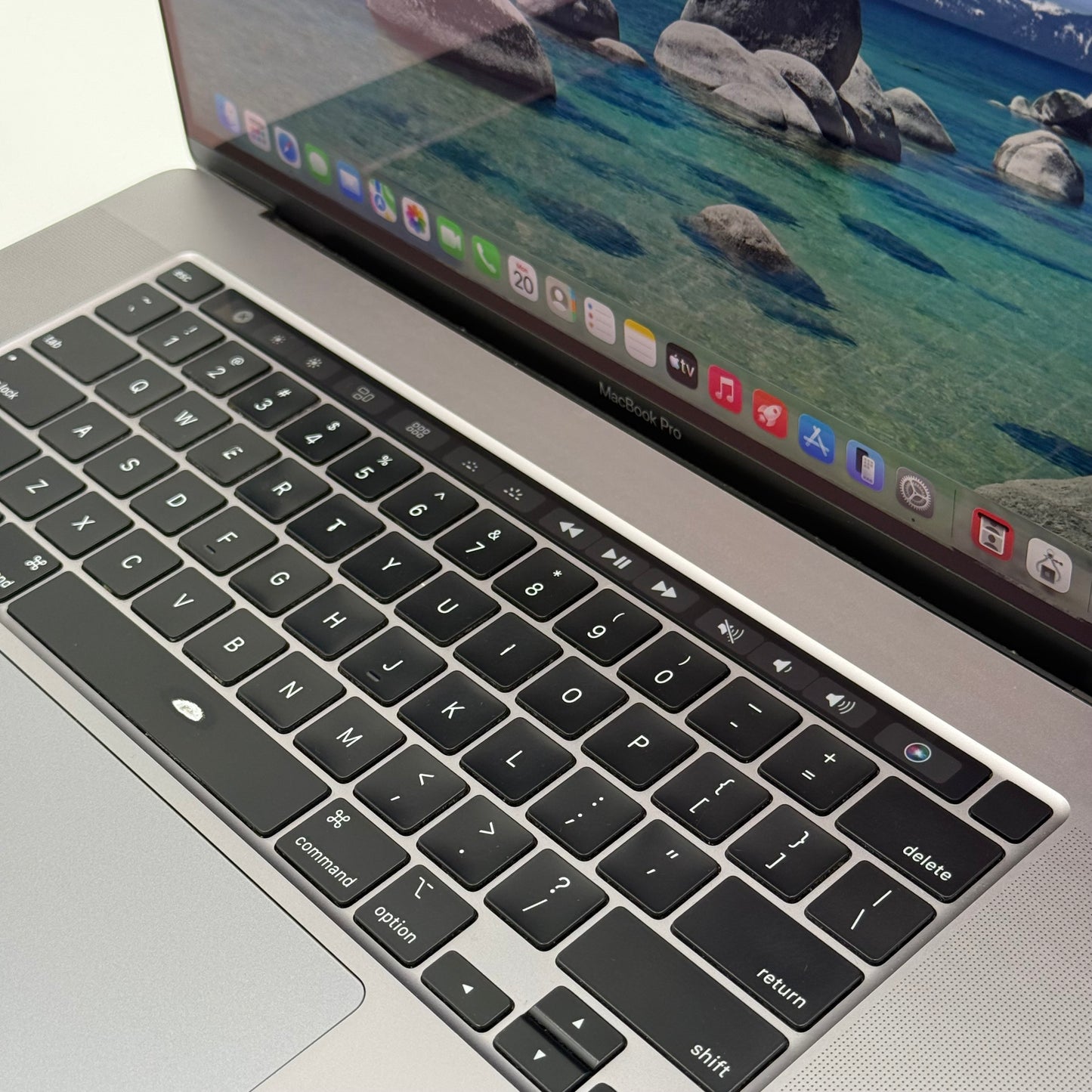 2019 Apple MacBook Pro 16" i9 2.3GHz 16GB RAM 1TB SSD Space Gray A2141