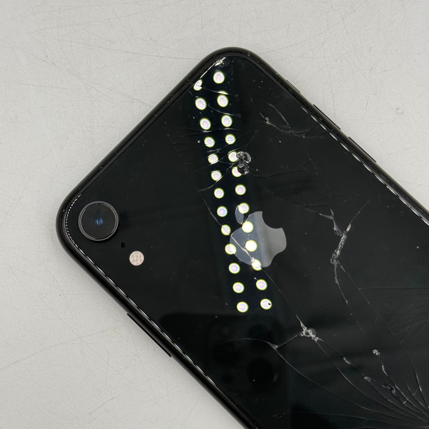 Broken Unlocked Apple iPhone XR 128GB MT192ZA/A Cracked Screen
