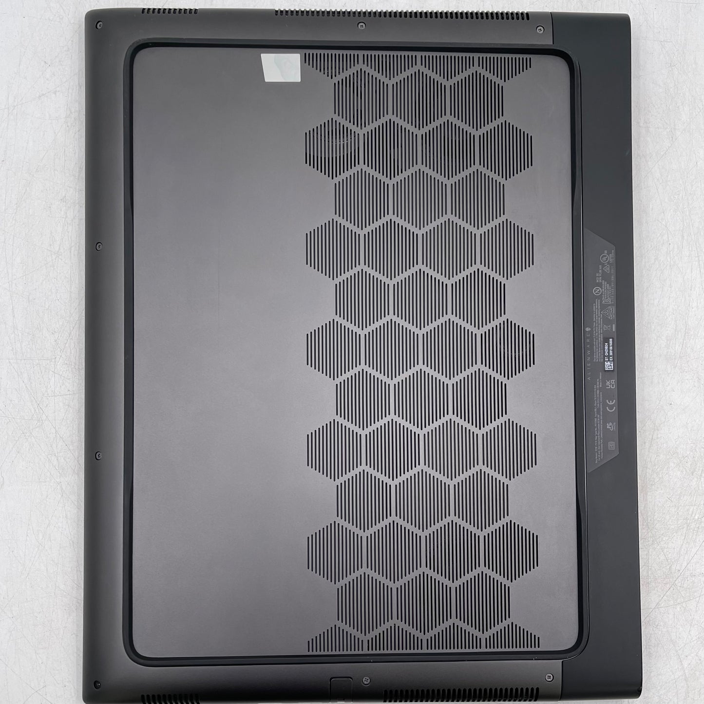 Alienware M18 R1 18" Ryzen 9 7845HX 3.0GHz 32GB RAM 1TB SSD GeForce RTX 4070