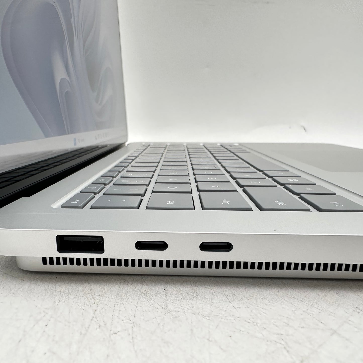 Microsoft Surface Laptop Studio 2 2029 i7-13700H 2.9GHz 32GB RAM 1TB SSD RTX4050