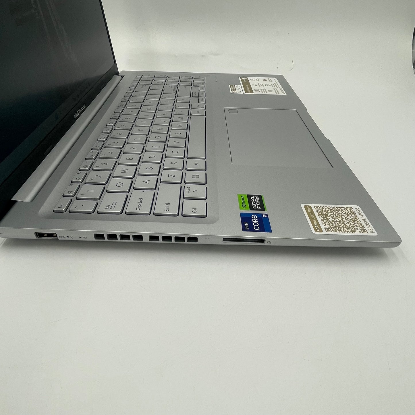 Asus Vivobook 16X OLED K3605V i9-13900H 2.6GHz 16GB RAM 1TB SSD GeForce RTX 4050