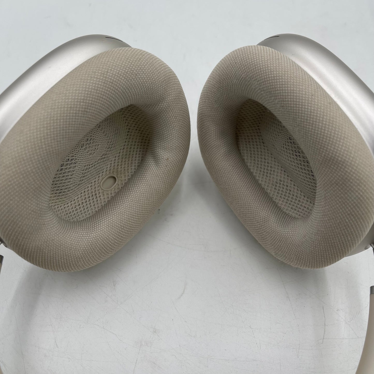 Apple AirPods Max Wireless Over-Ear Headphones Starlight MWW53AM/A