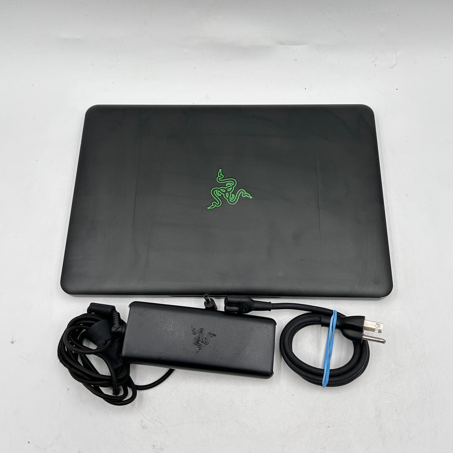 Razer Blade 14 RZ09-01953E71 14" i7-7700HQ 16GB RAM 256GB SSD GeForce GTX 1060