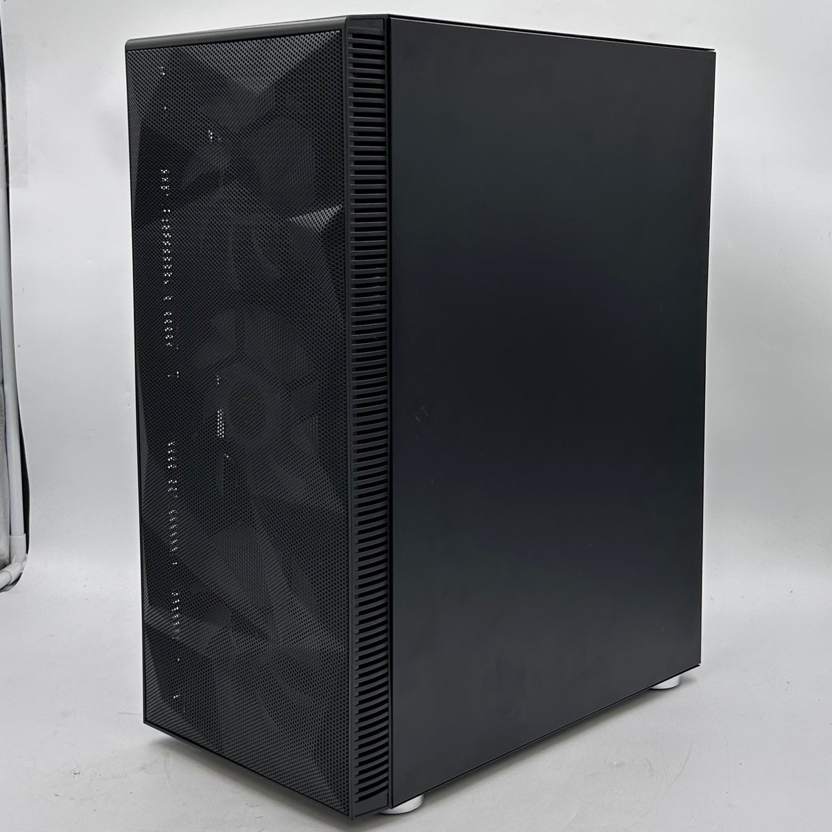 Skytech Gaming ONYX Ryzen 7 5700 16GB RAM 1TB SSD GeForce RTX 5060 Gaming PC