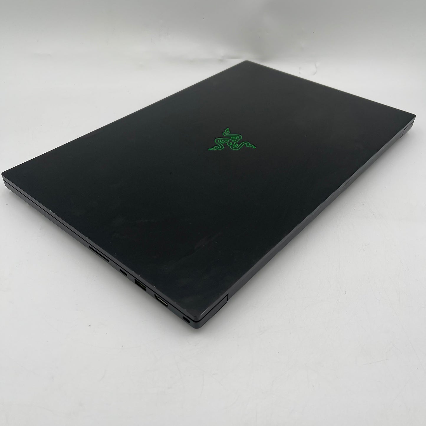 Razer Blade 17 RZ09-0423 17.3" i7-12800H 2.4GHz 16GB RAM 1TB GeForce RTX 3060