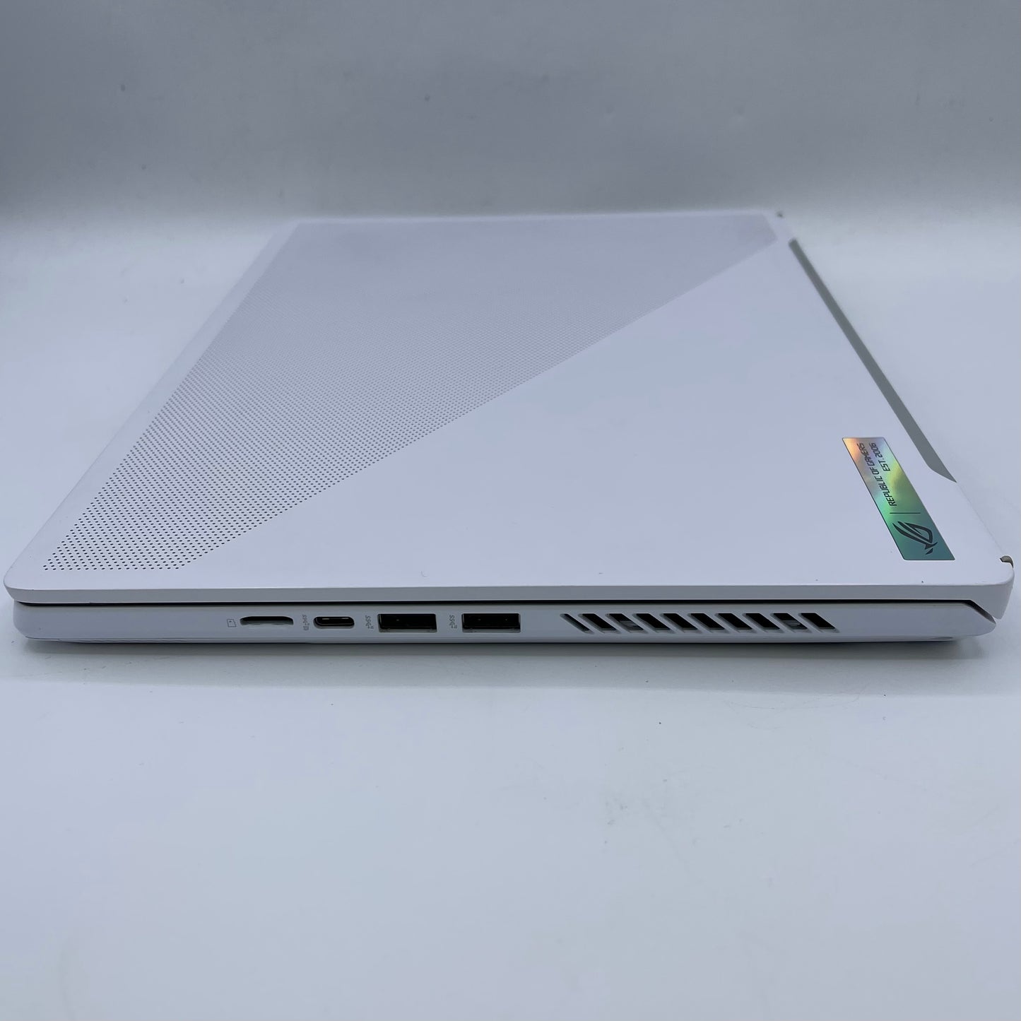 Asus ROG G14 14" Ryzen 9 7940HS 4.0GHz 16GB RAM 512GB GeForce RTX 4060 Read