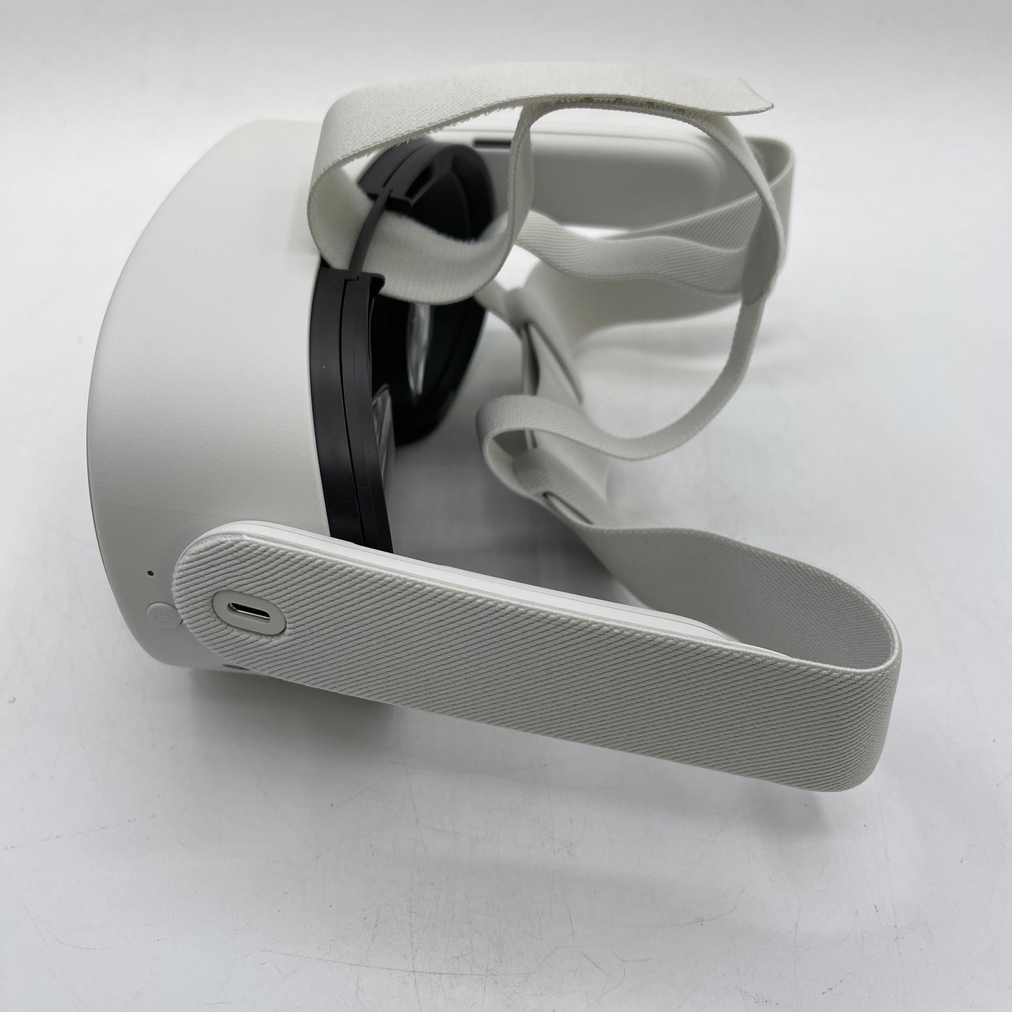 Meta Quest 3S 128GB Standalone All-in-One VR Headset P97