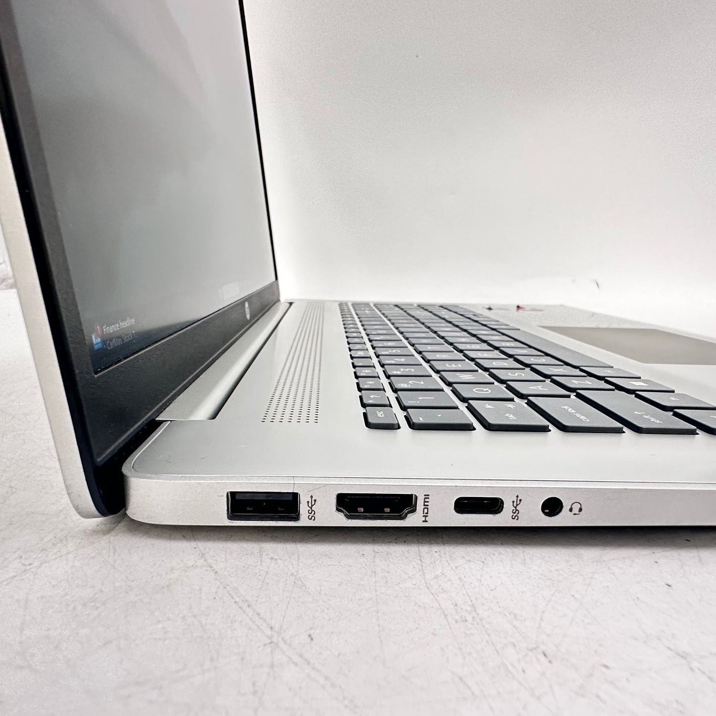 HP Laptop 17-cp3005dx 17" Ryzen 5 7430u 2.3GHz 8GB RAM 512GB SSD *READ