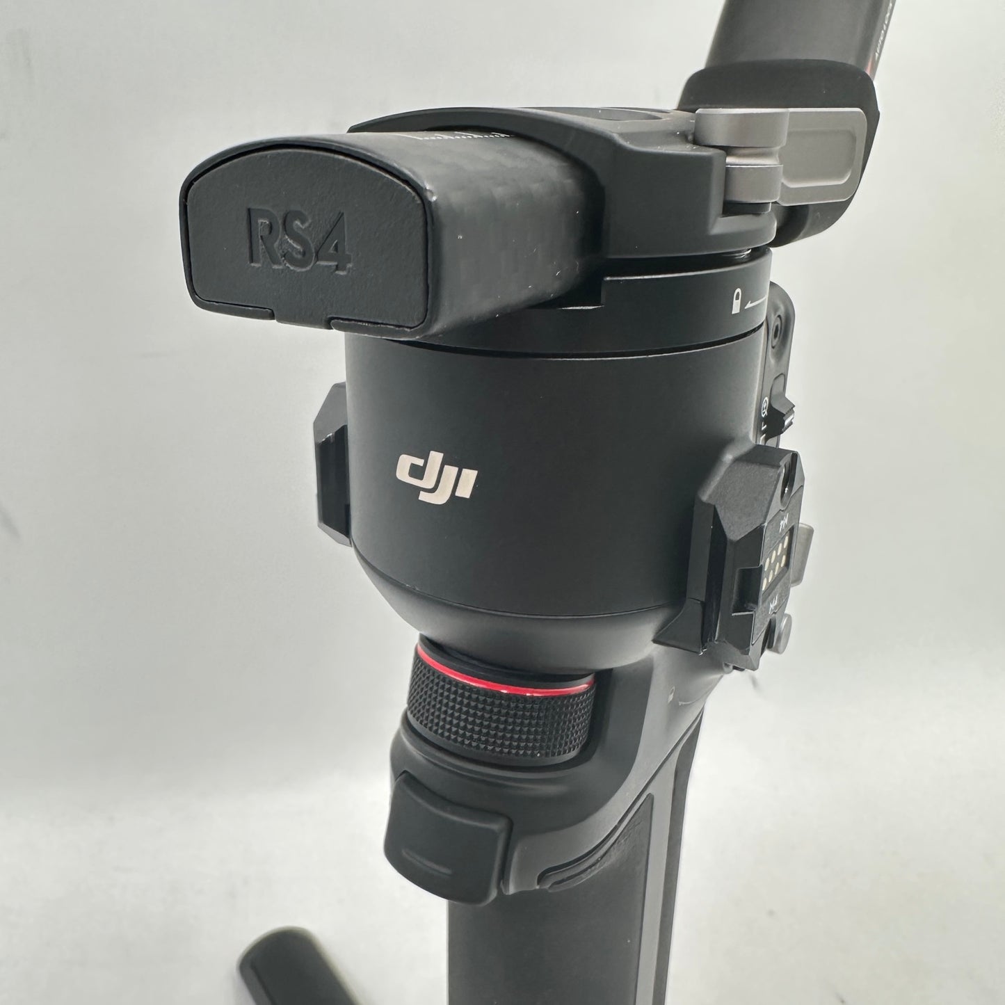 DJI RS 4 PRO Combo  3-Axis Gimbal Stabilizer P04P